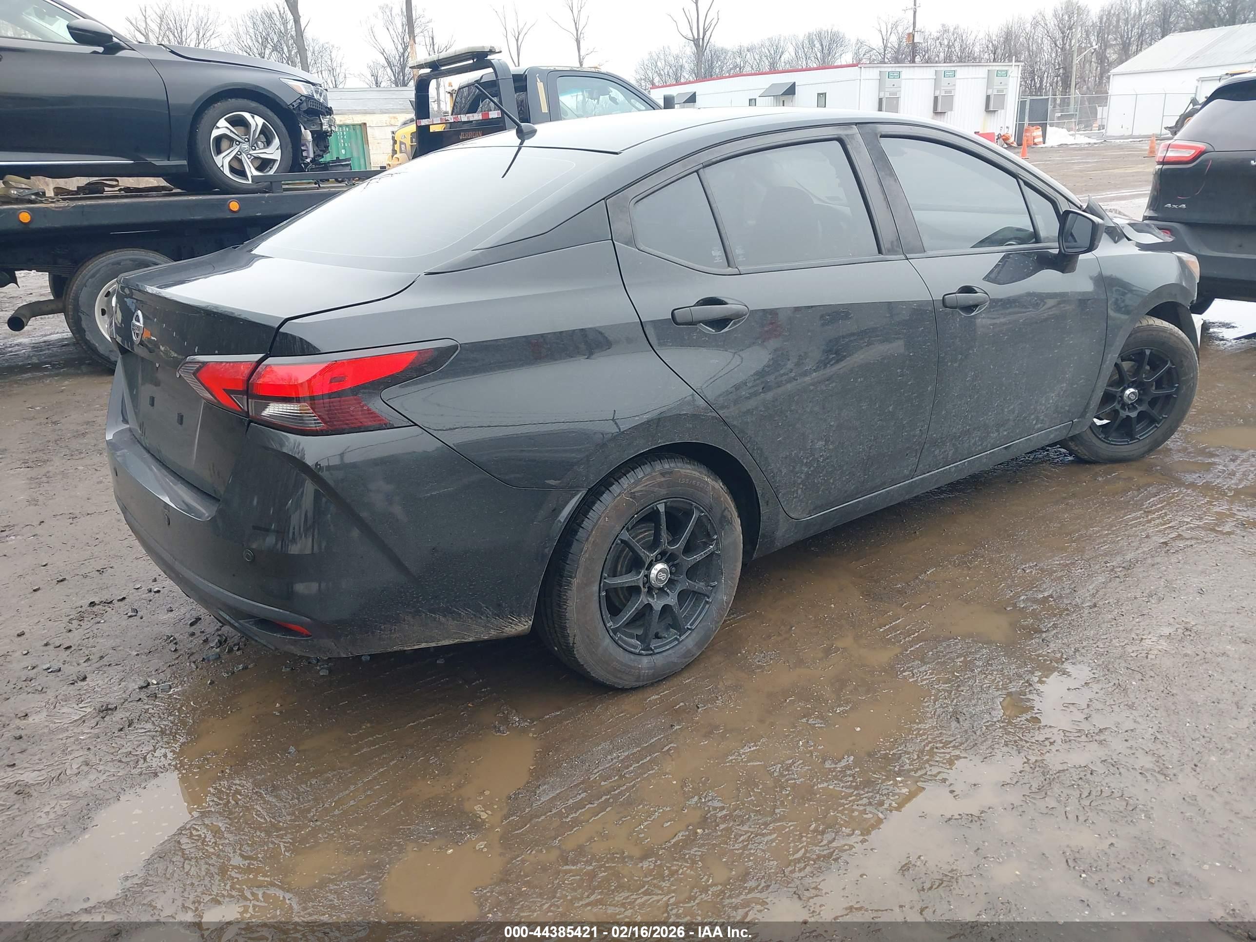 NISSAN VERSA image 4