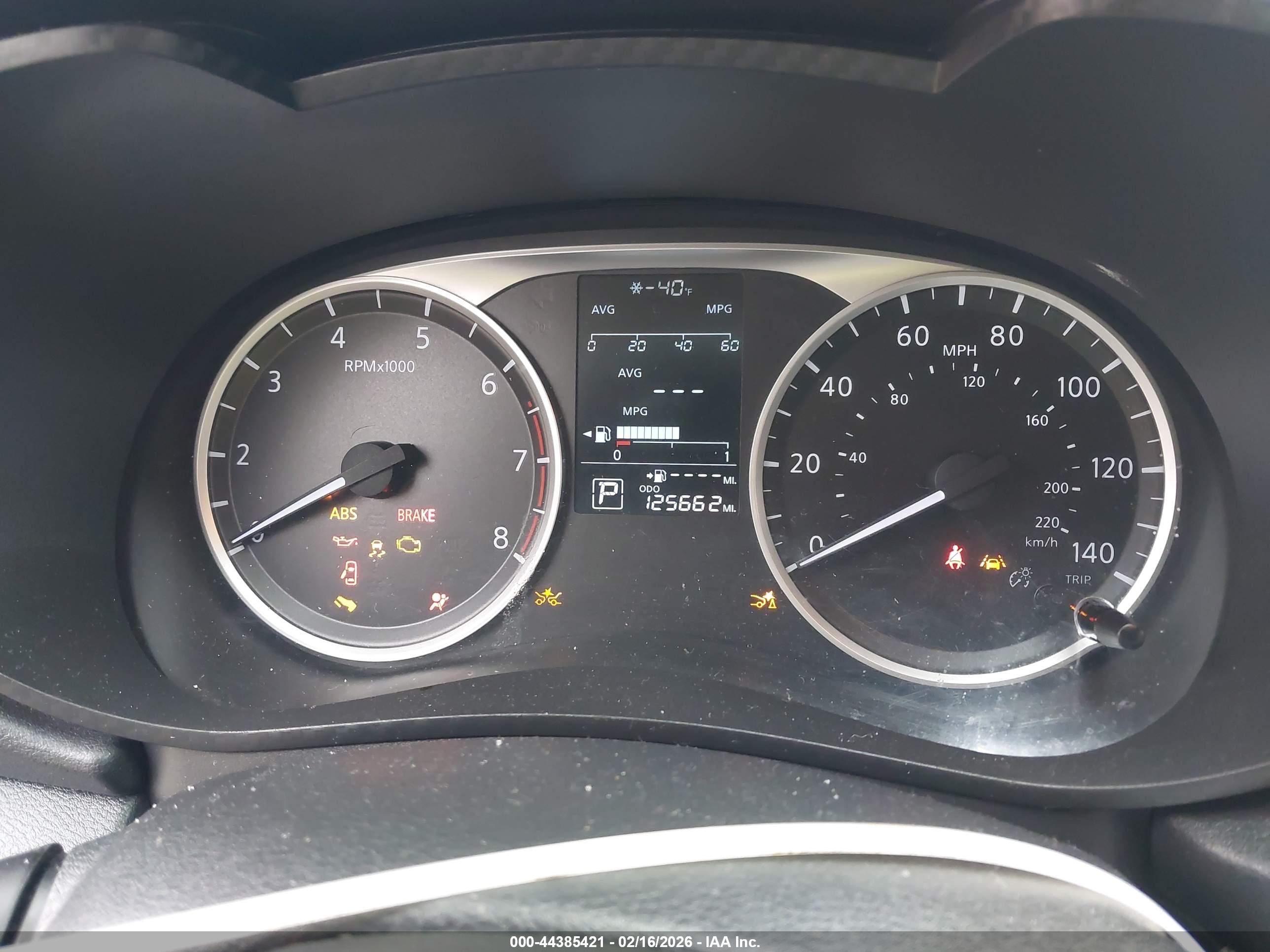 NISSAN VERSA image 7