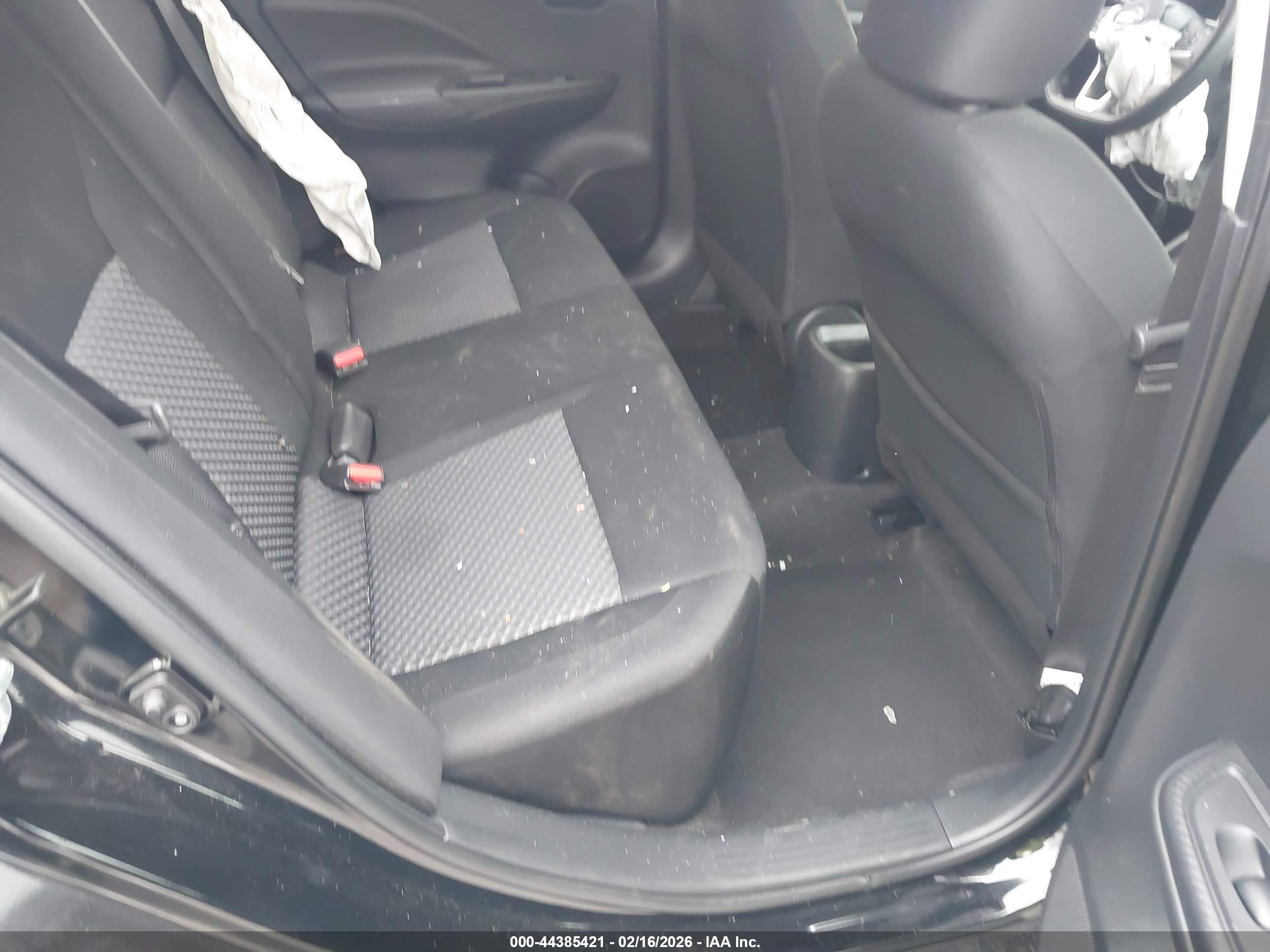 NISSAN VERSA image 8