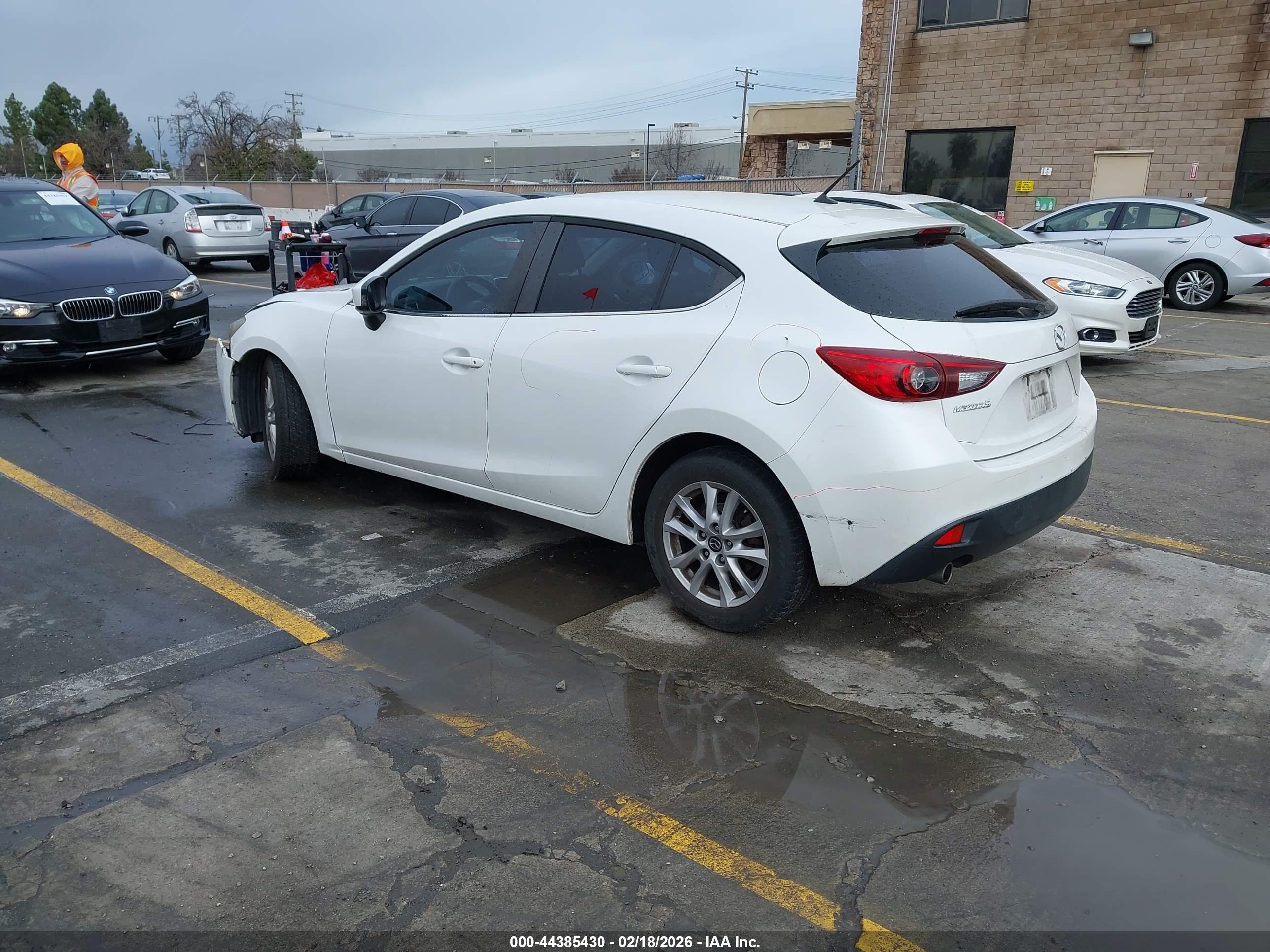 MAZDA MAZDA3 image 3
