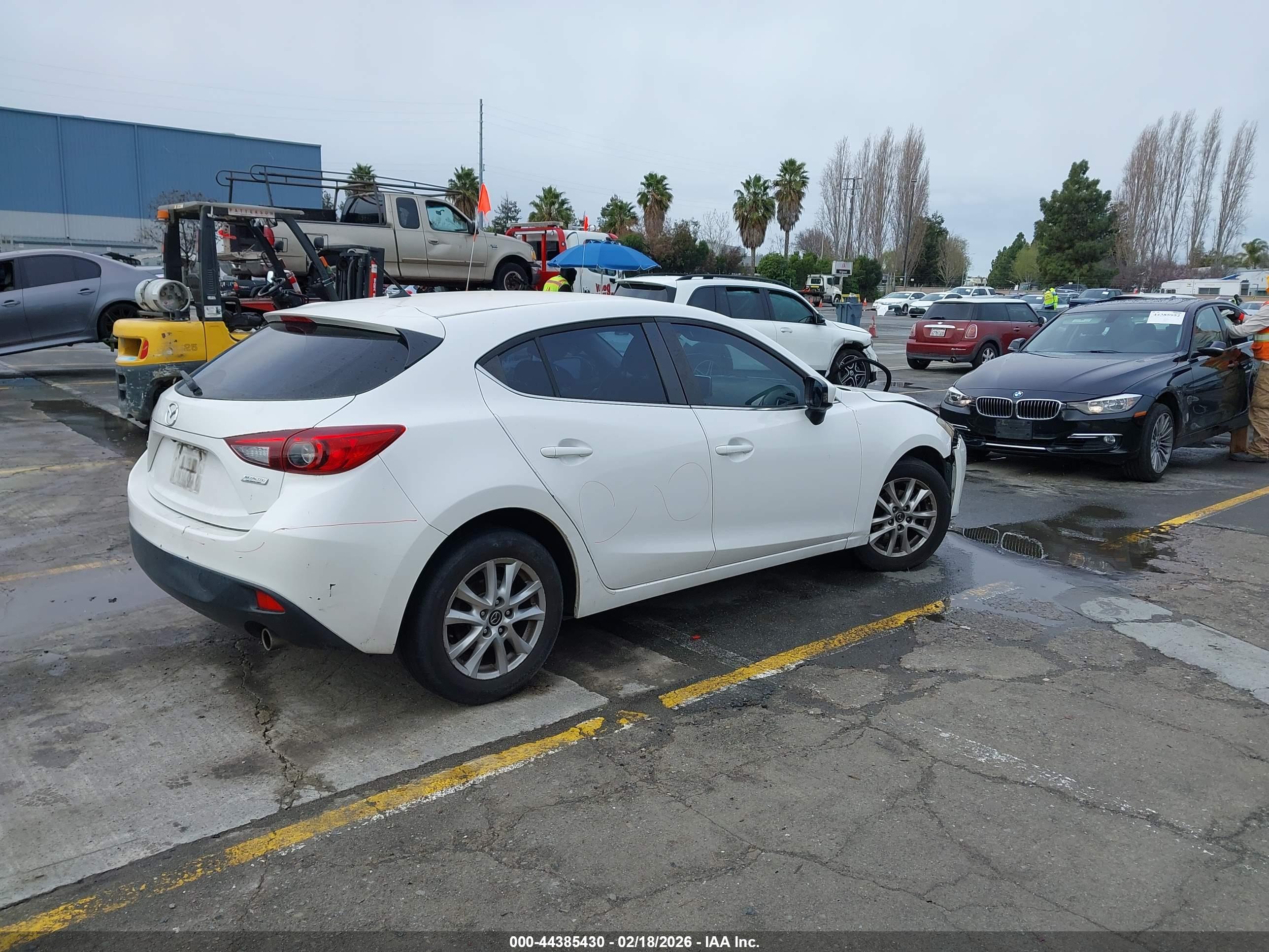 MAZDA MAZDA3 image 4