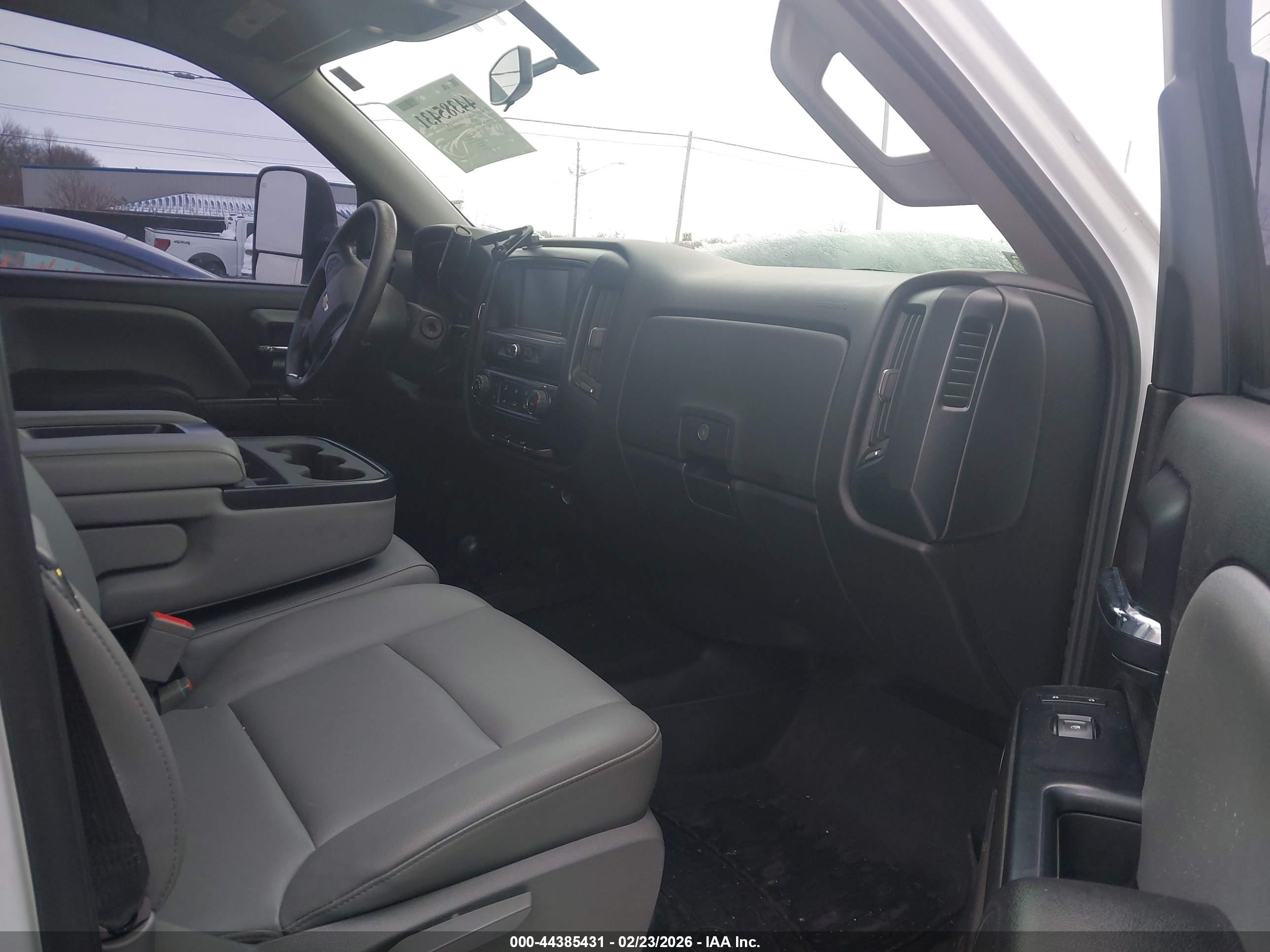 CHEVROLET SILVERADO image 5