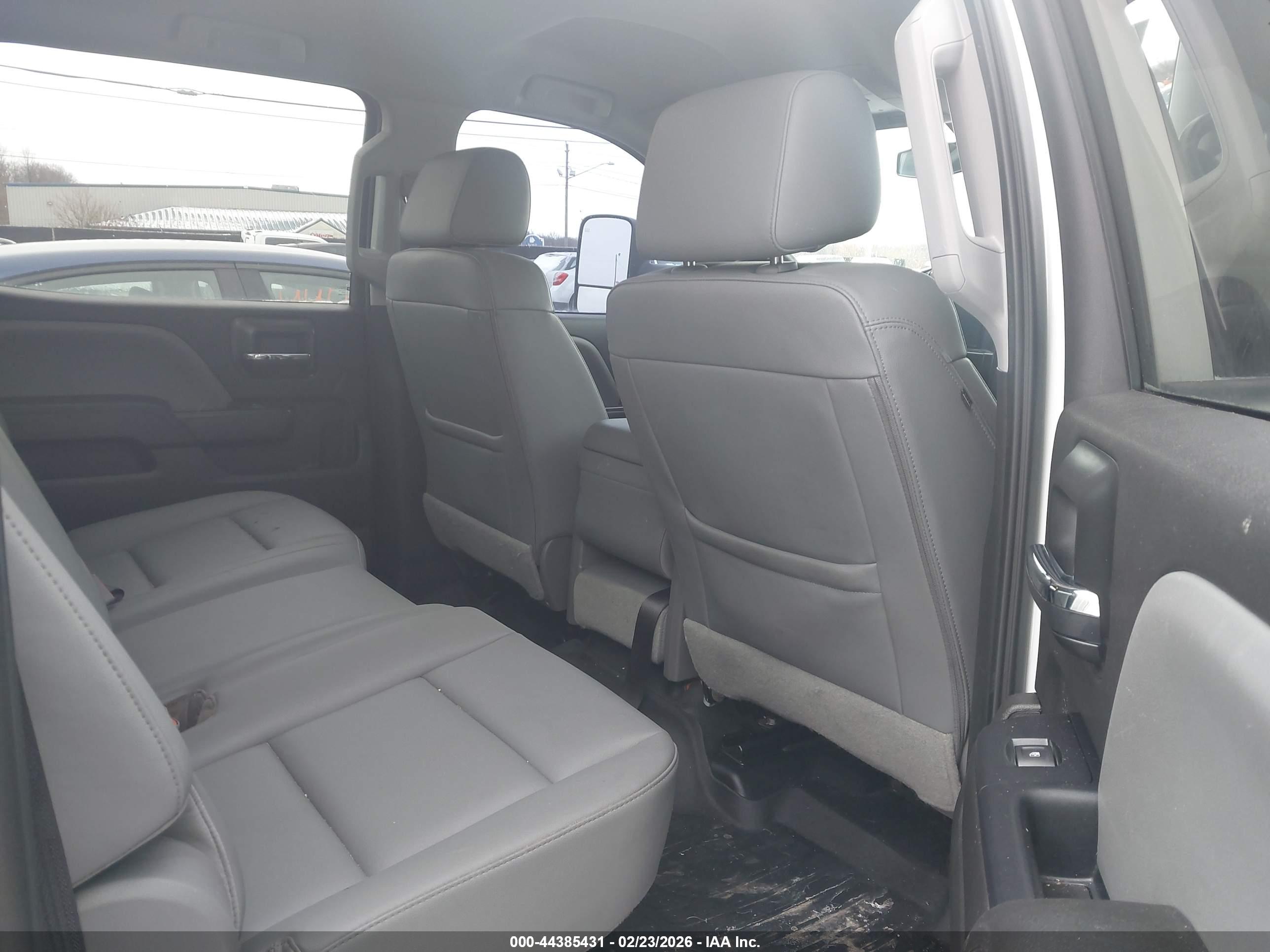 CHEVROLET SILVERADO image 8