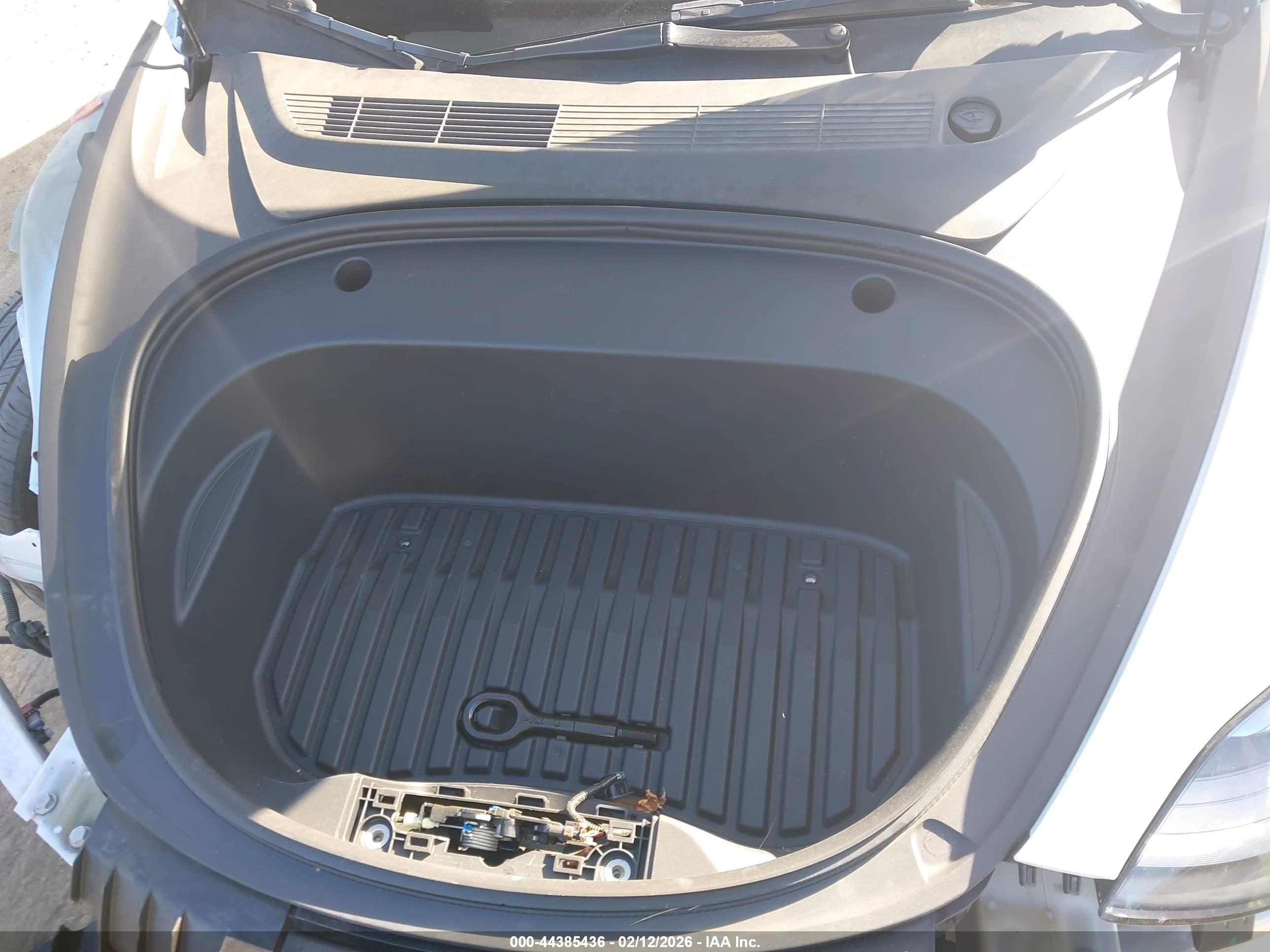 TESLA MODEL image 10