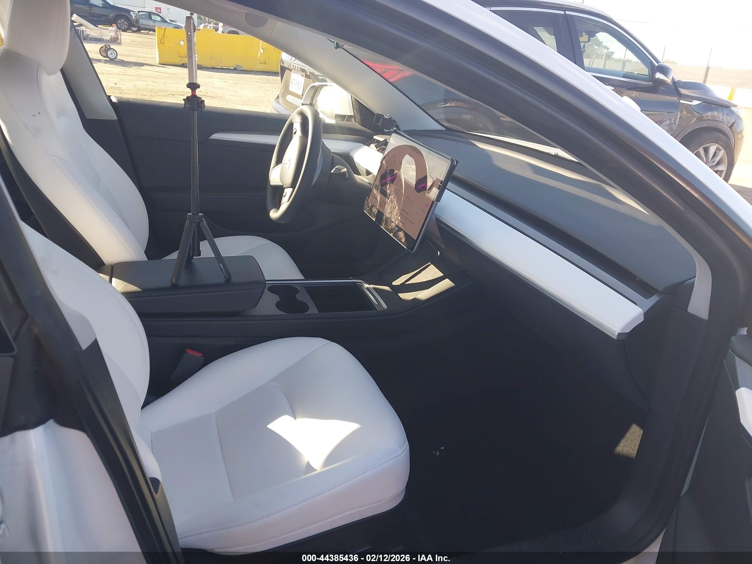 TESLA MODEL image 5