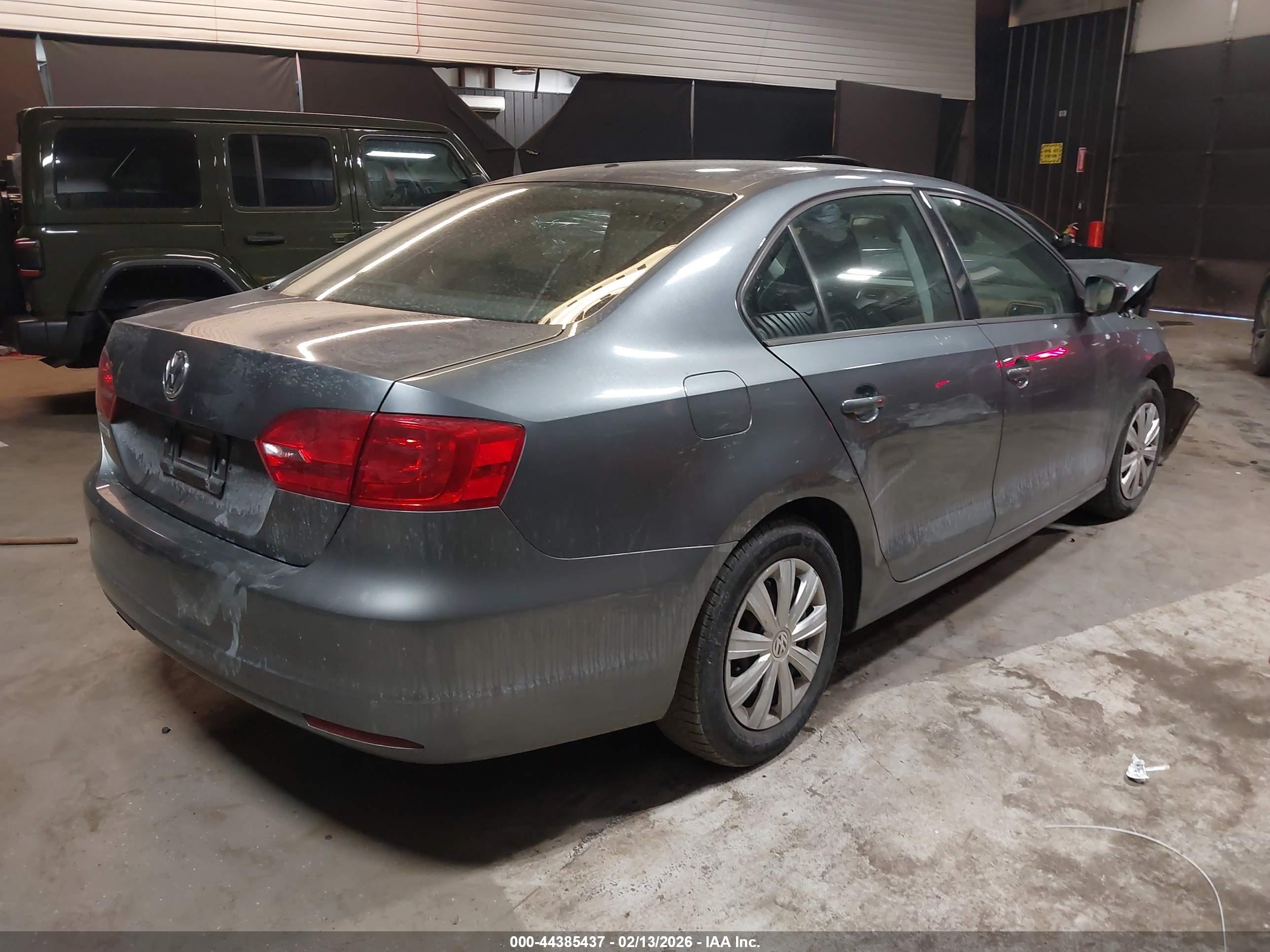VOLKSWAGEN JETTA image 4