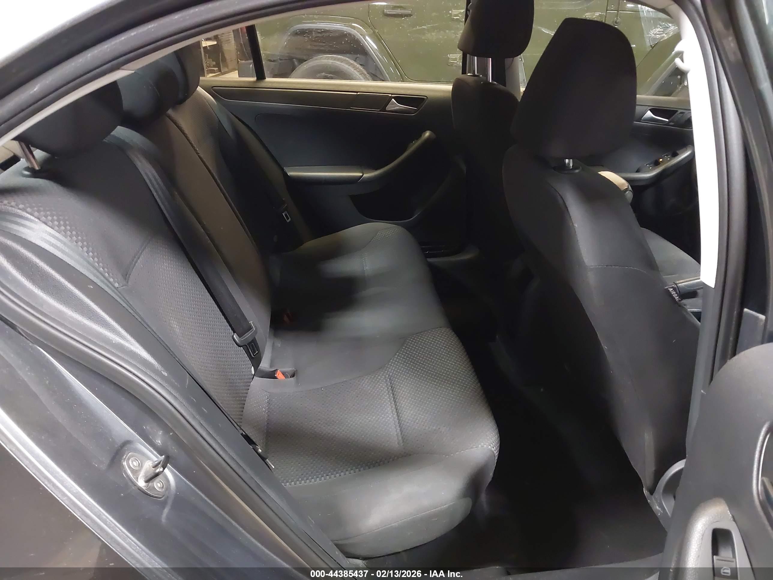 VOLKSWAGEN JETTA image 8