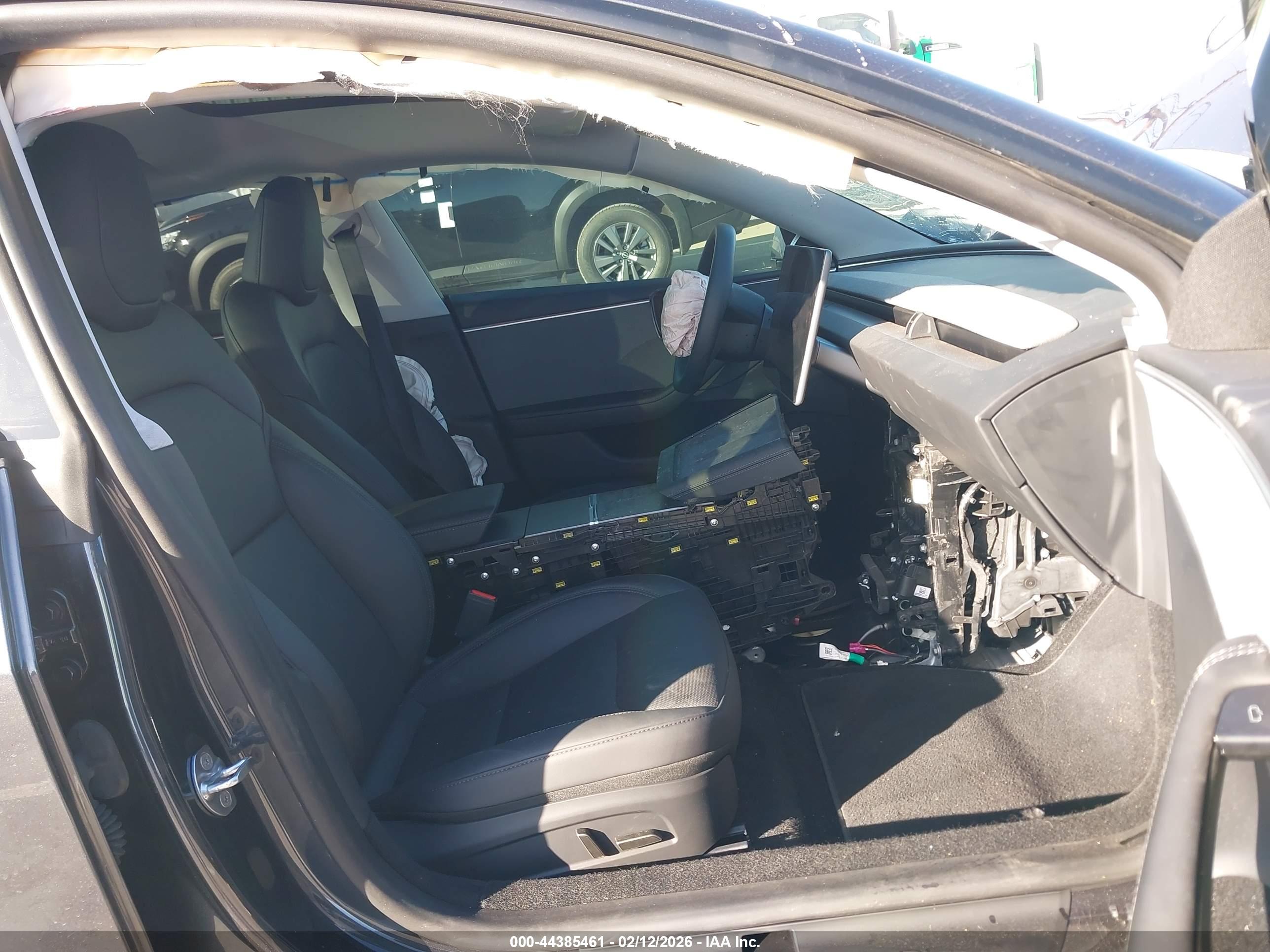 TESLA MODEL image 5