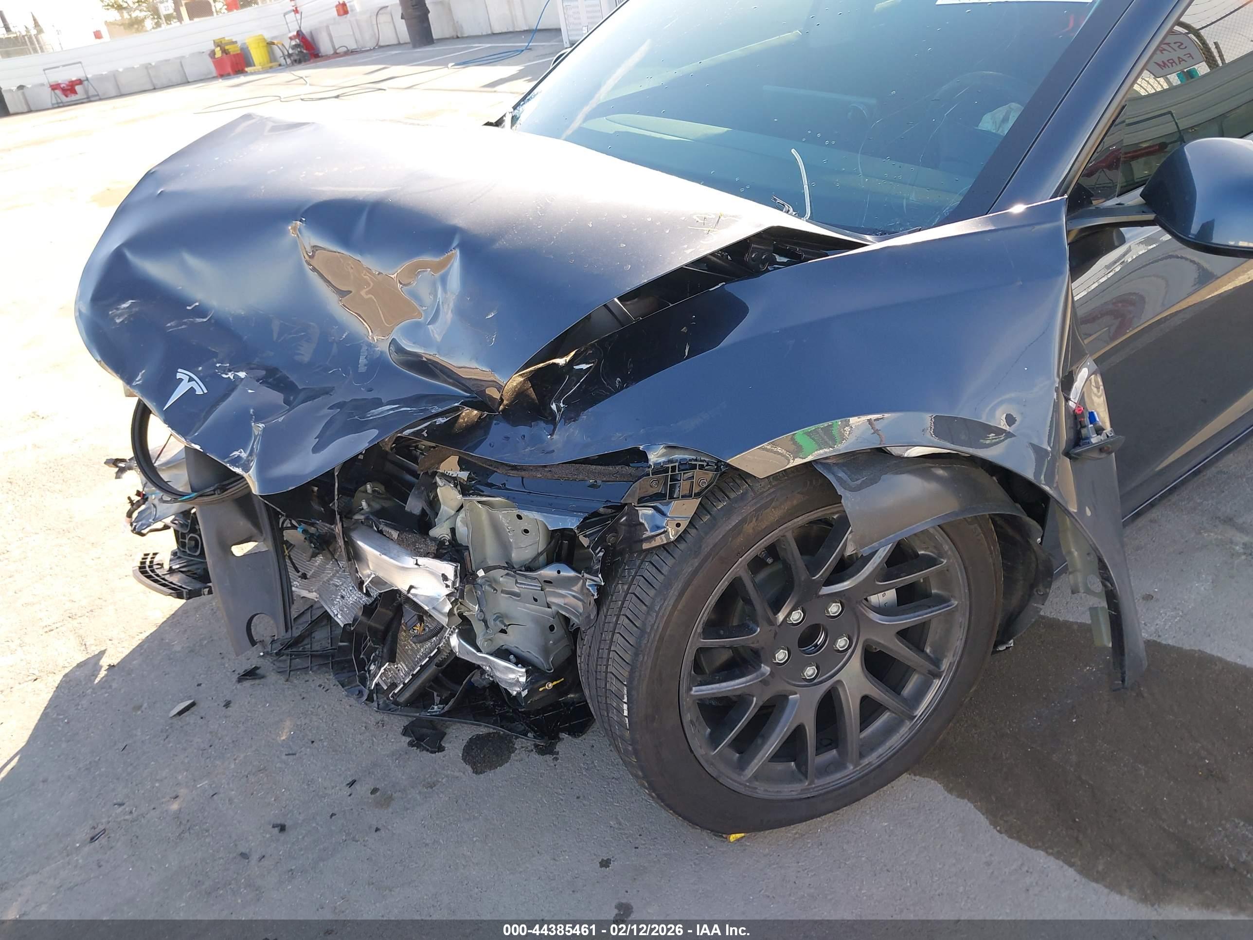 TESLA MODEL image 6