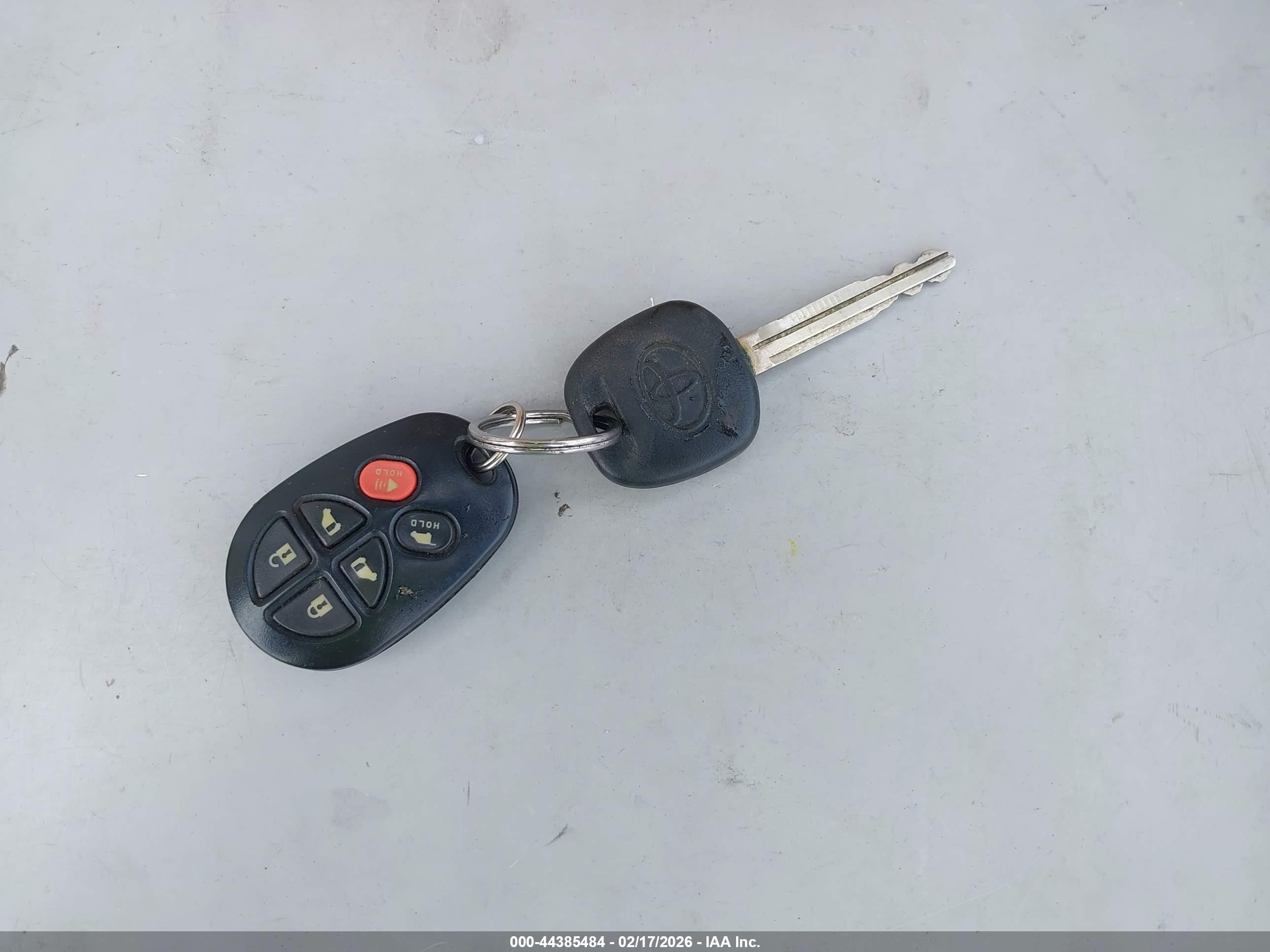 TOYOTA SIENNA image 11