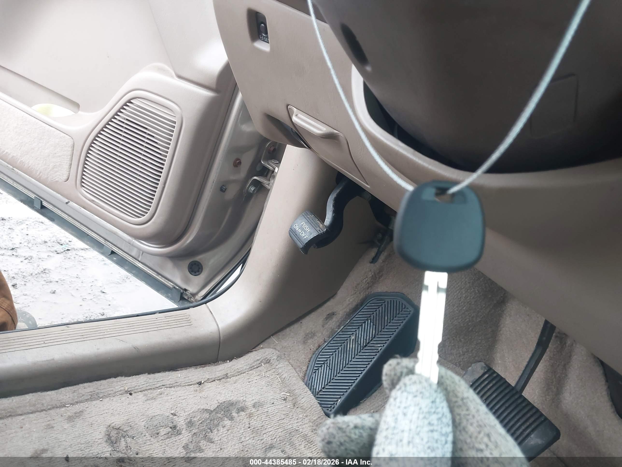 TOYOTA SIENNA image 11