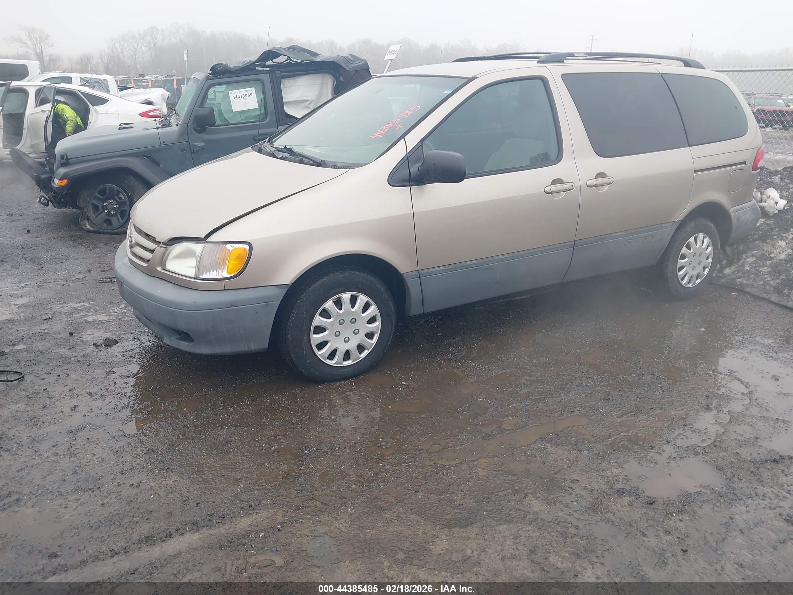 TOYOTA SIENNA image 2