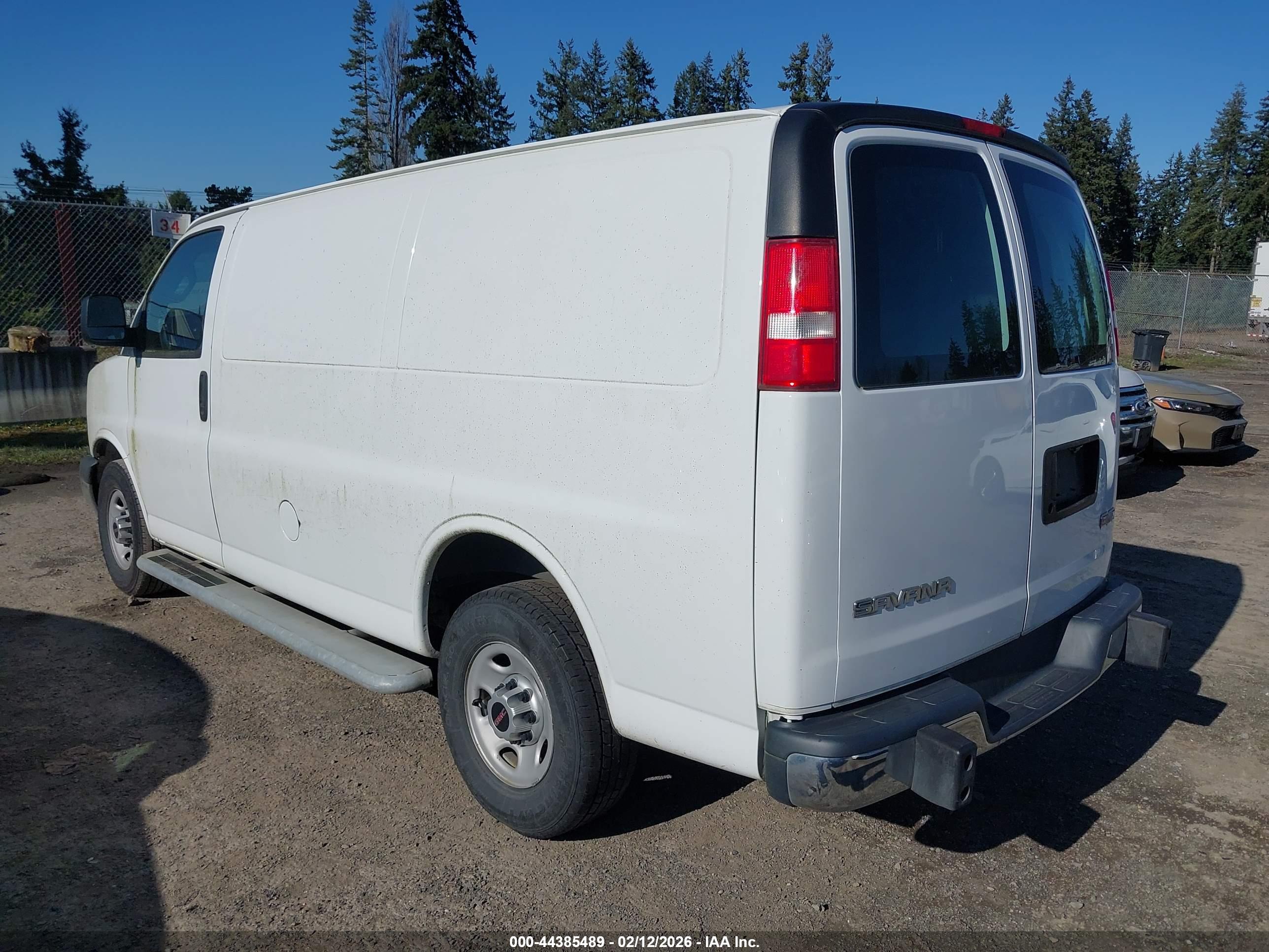 GMC SAVANA image 3