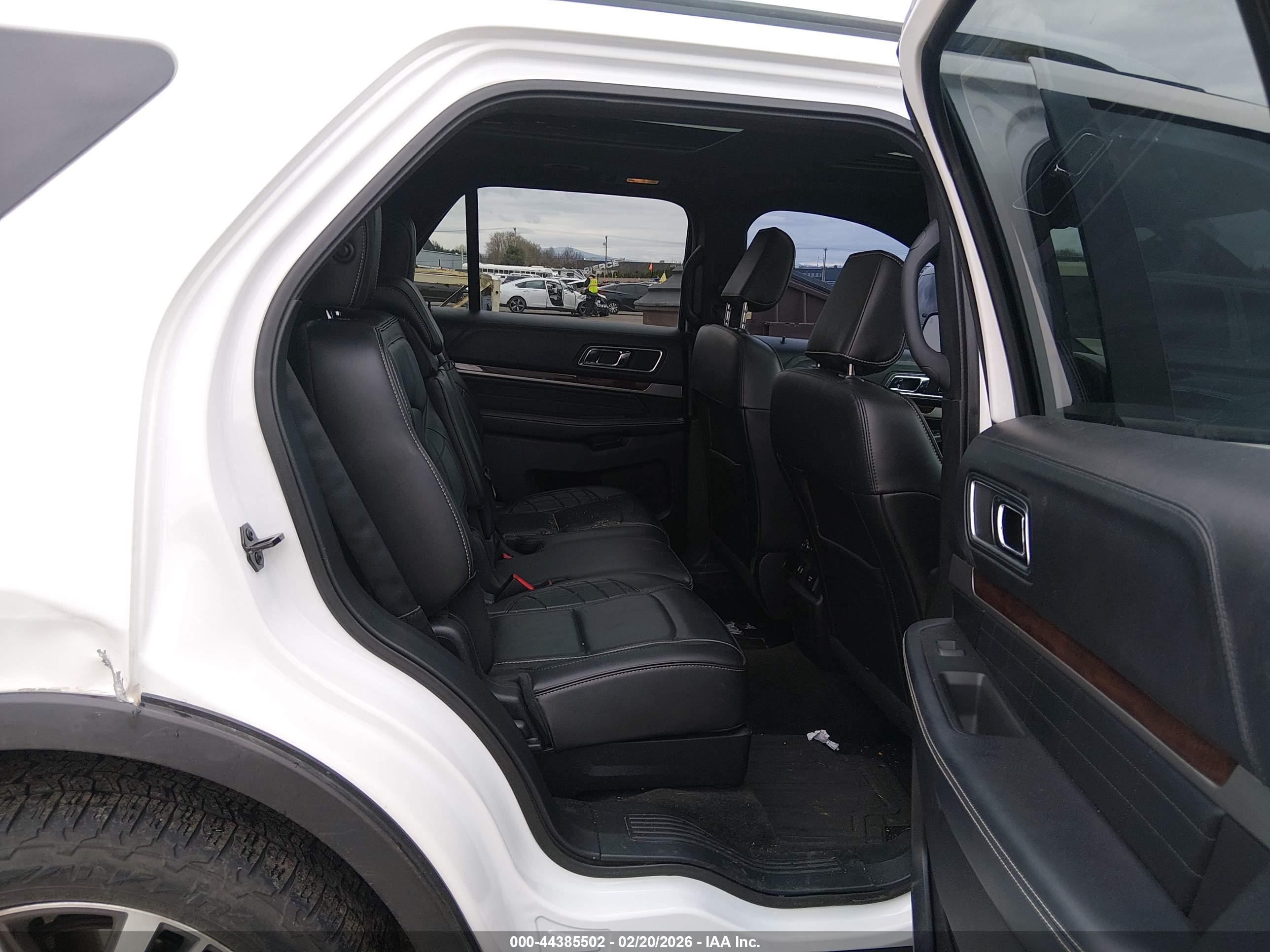 FORD EXPLORER image 8