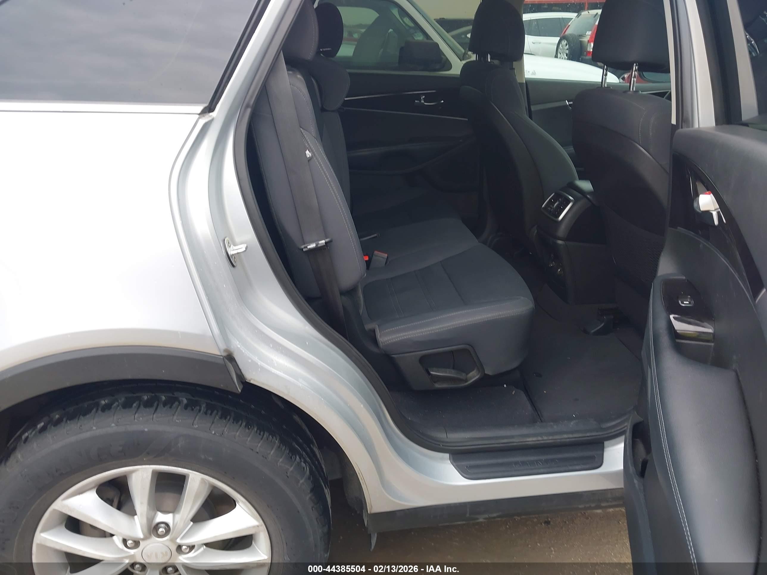 KIA SORENTO image 8