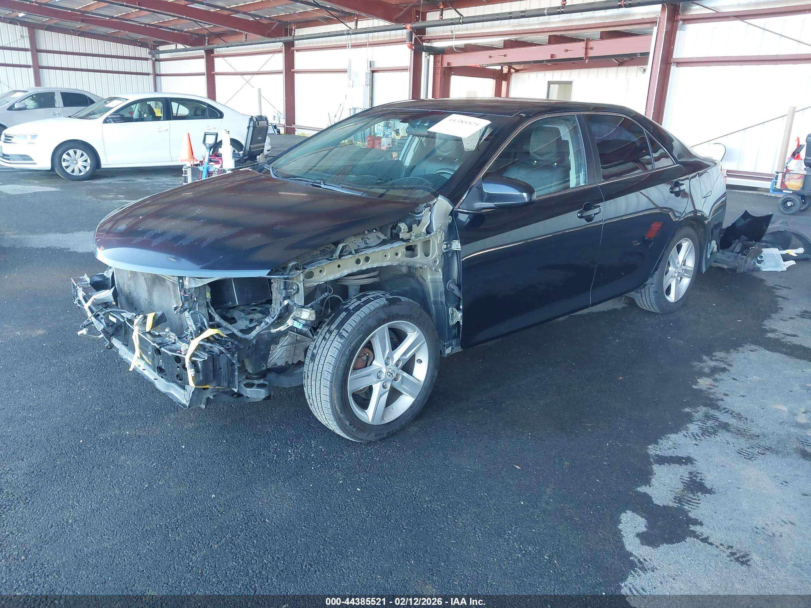 TOYOTA CAMRY image 2