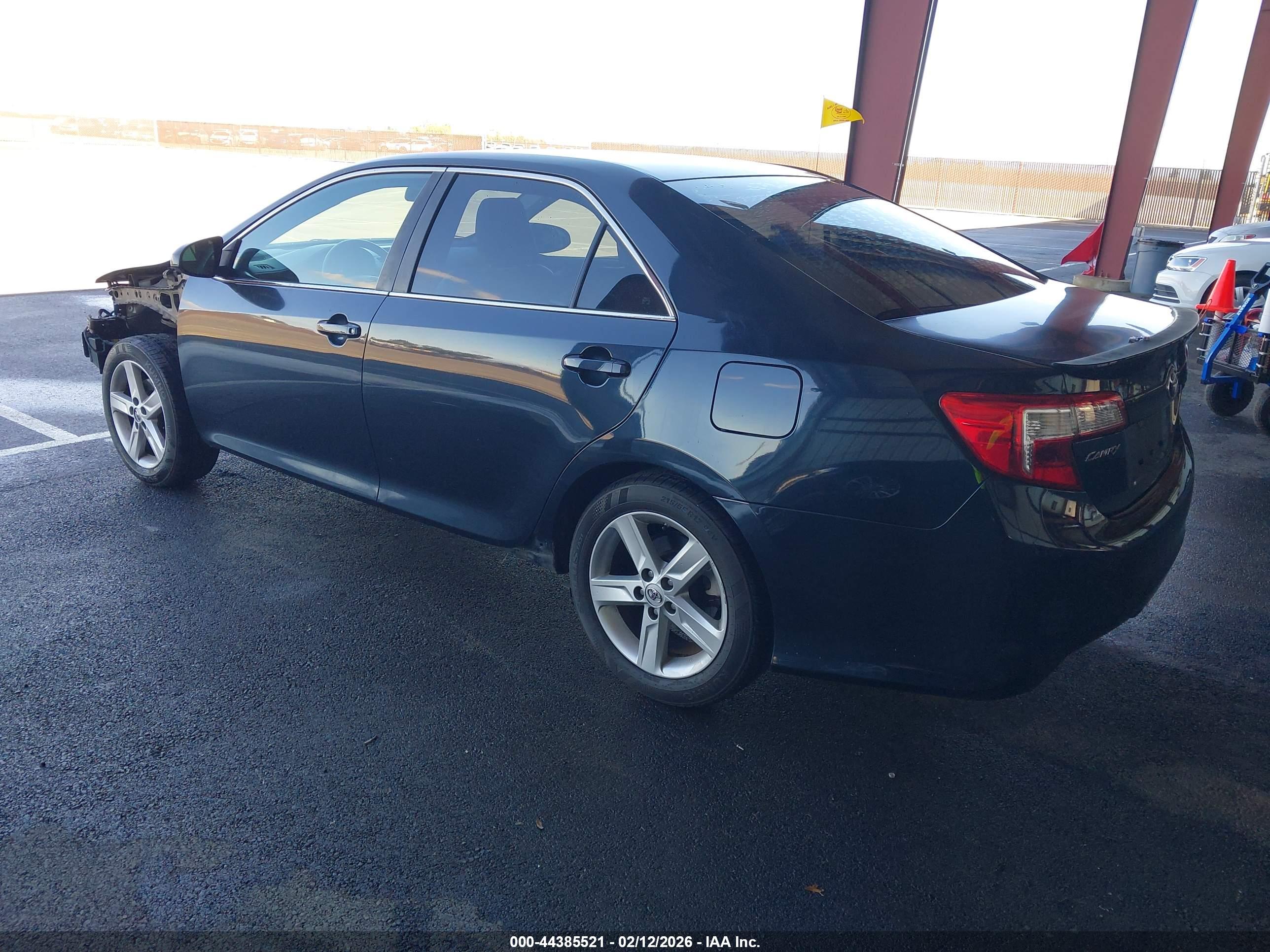 TOYOTA CAMRY image 3