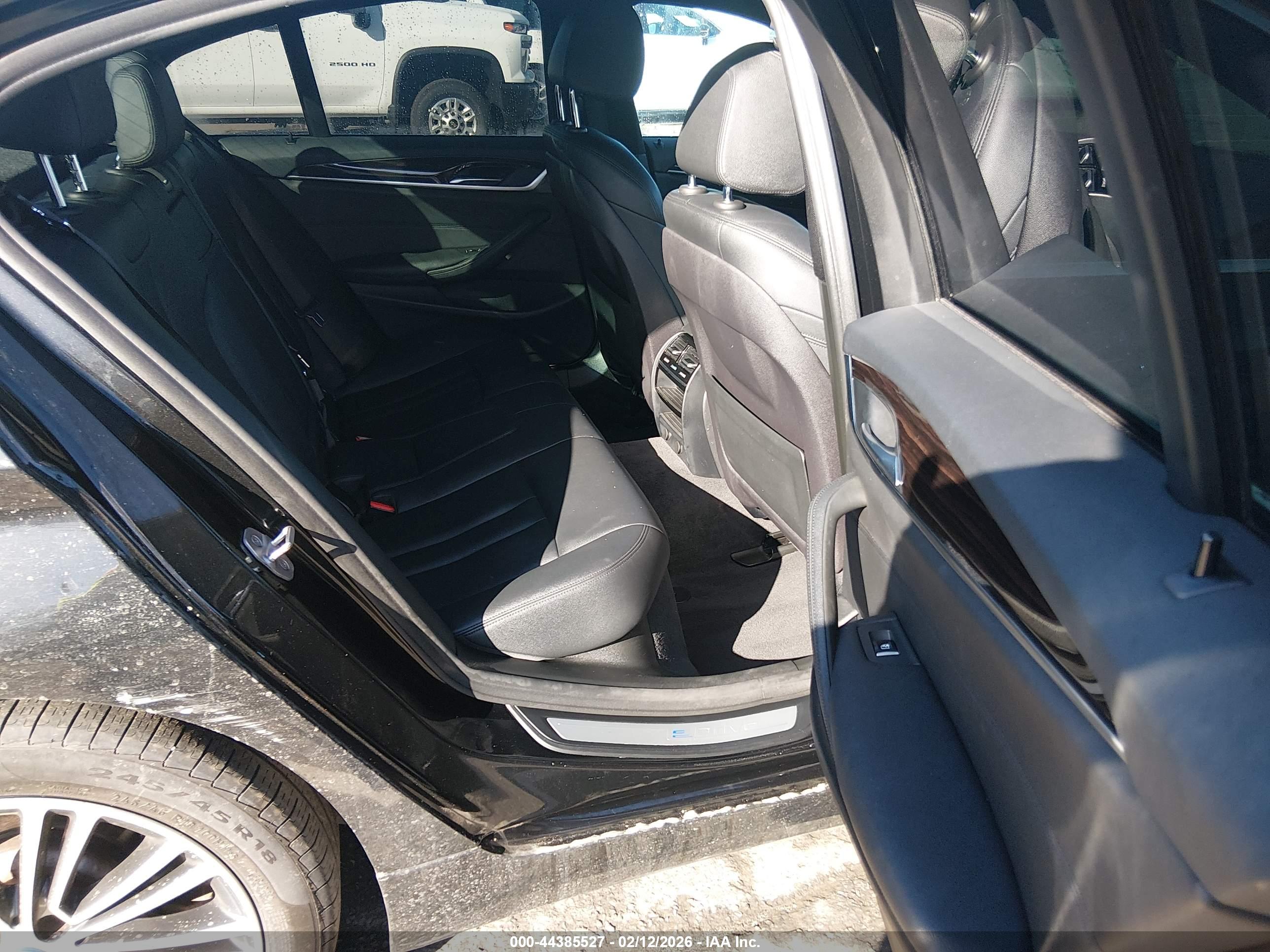 BMW 530E image 8