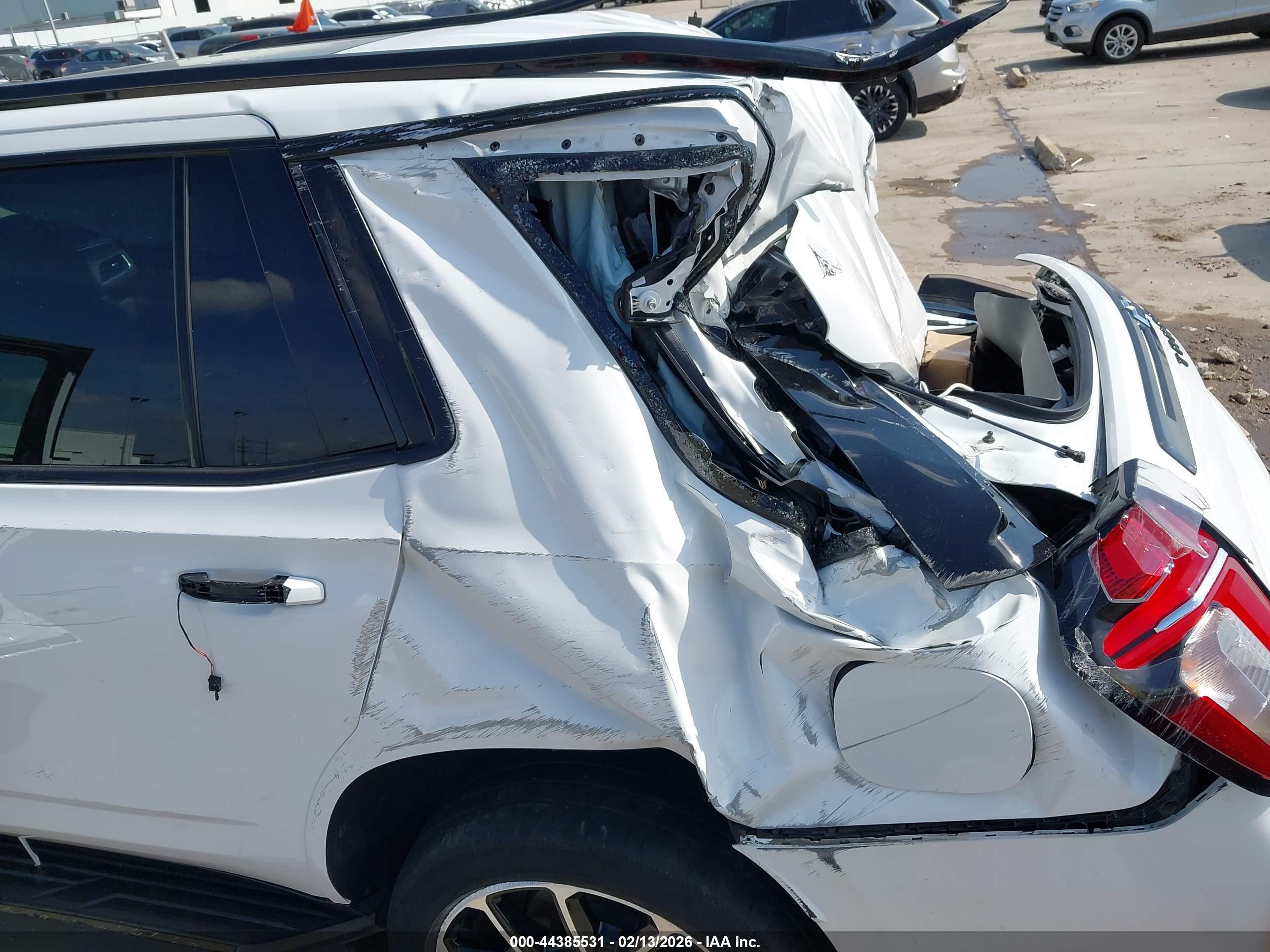CHEVROLET TAHOE image 6