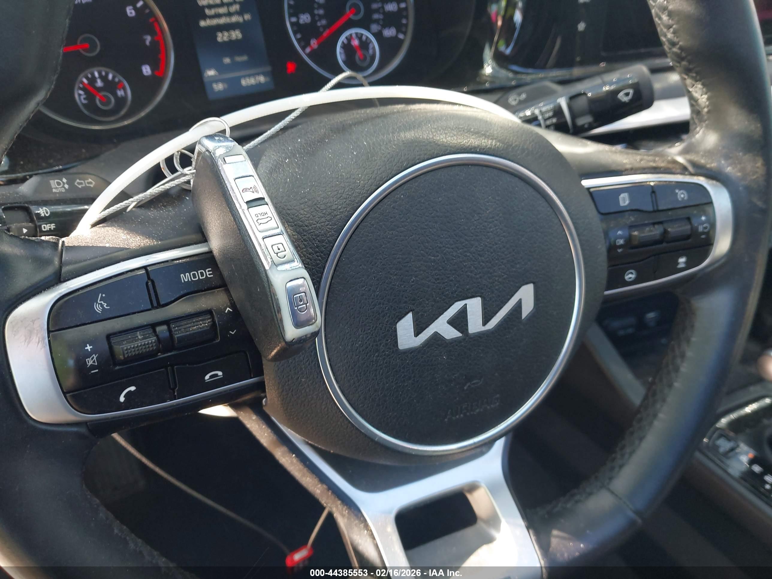 KIA K5 image 11