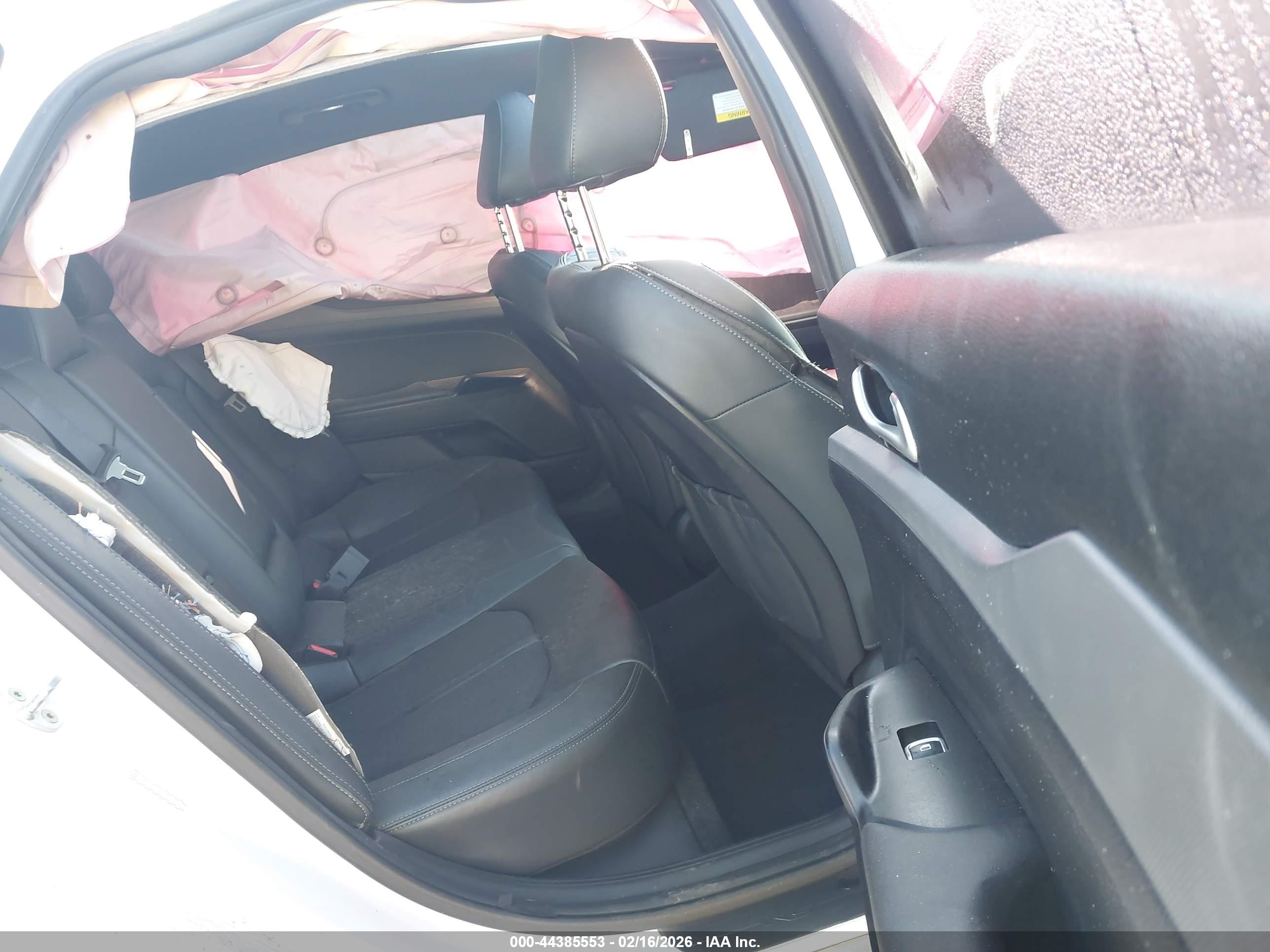 KIA K5 image 8