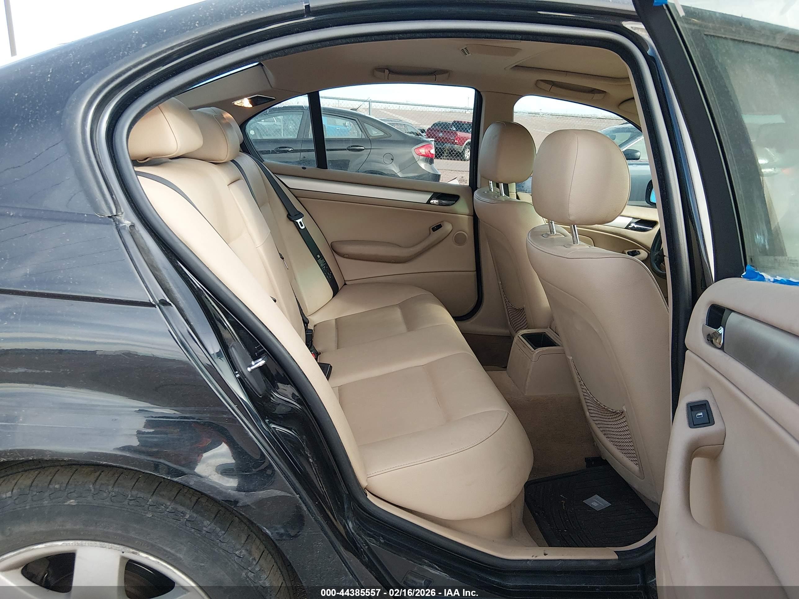 BMW 325XI image 8