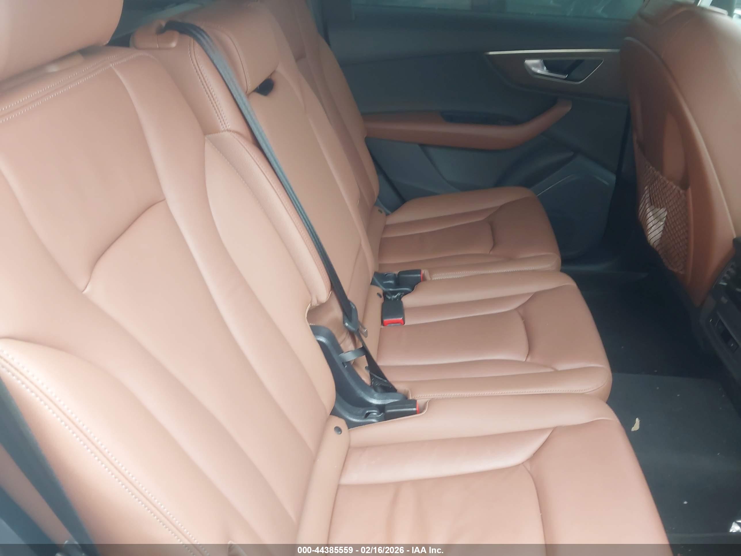 AUDI Q7 image 8