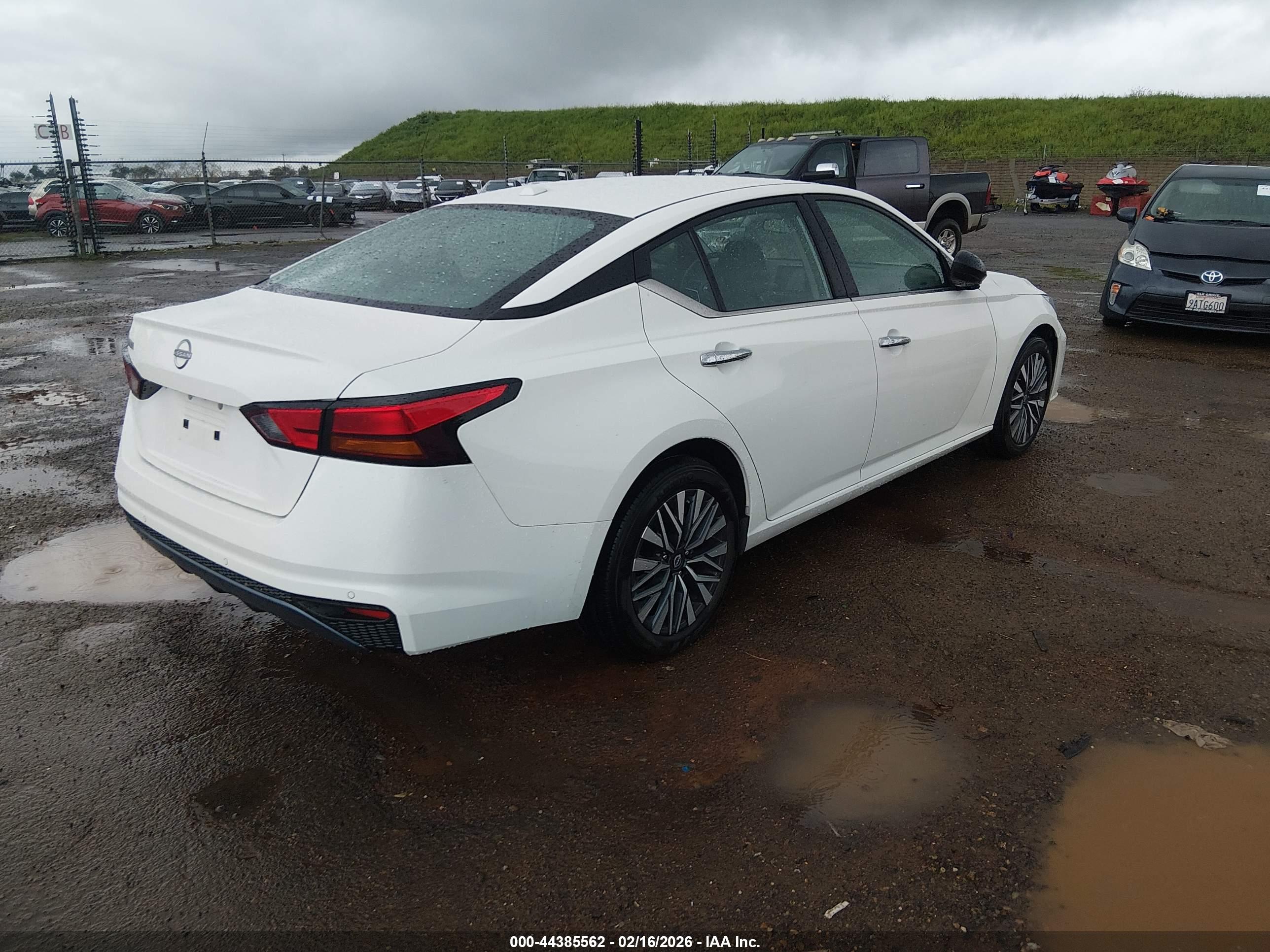 NISSAN ALTIMA image 4