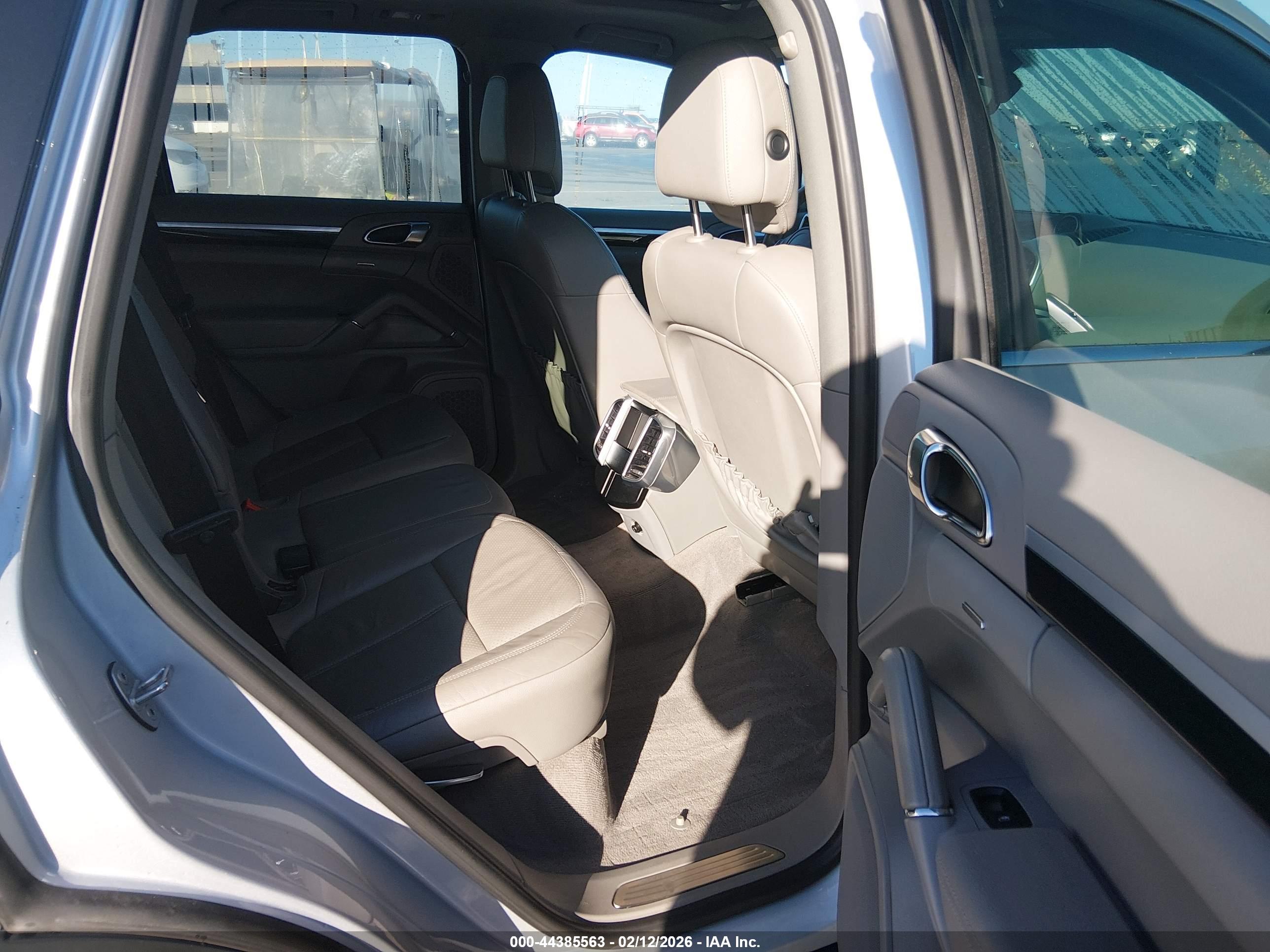 PORSCHE CAYENNE image 8