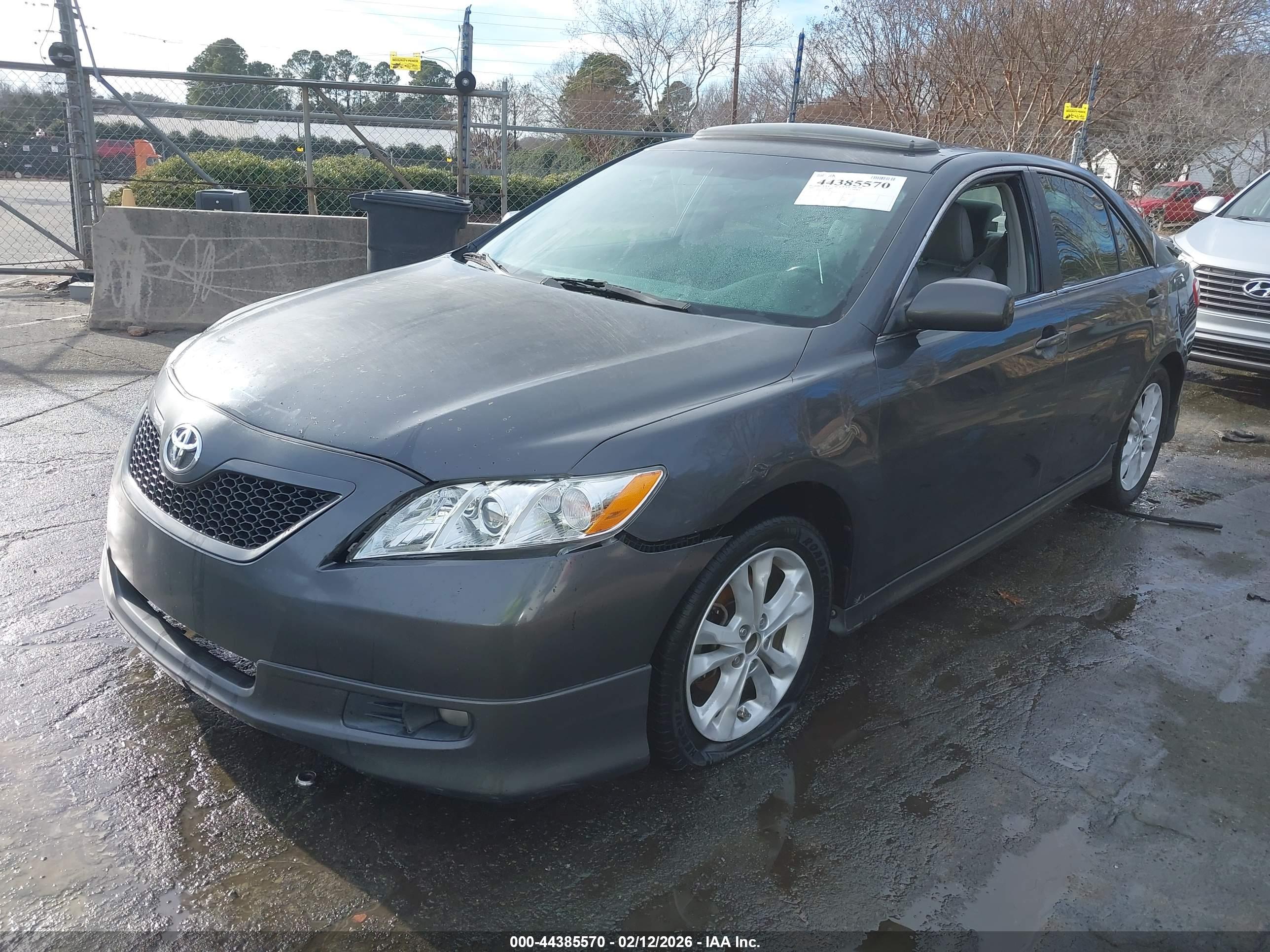 TOYOTA CAMRY image 2