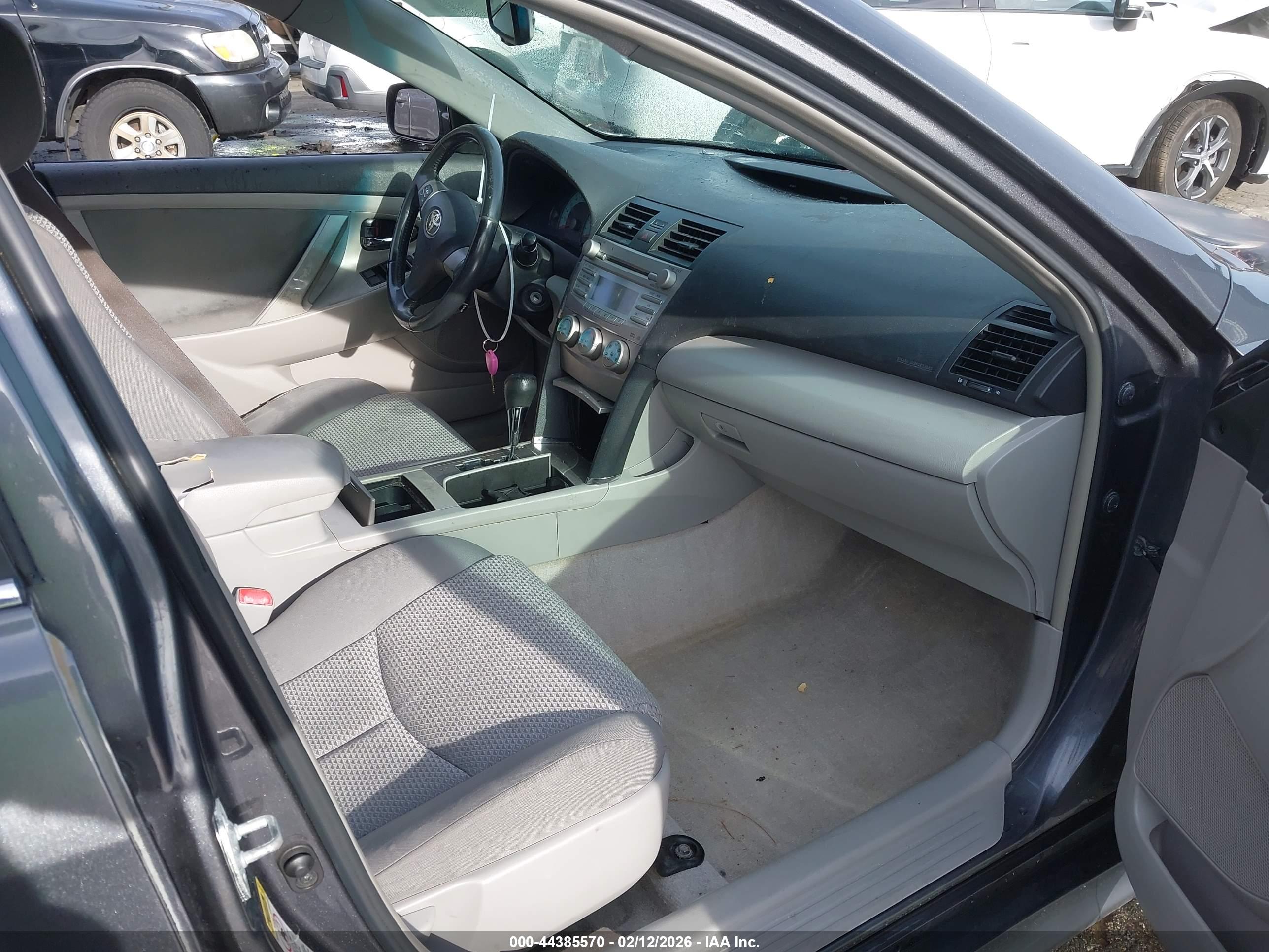 TOYOTA CAMRY image 5