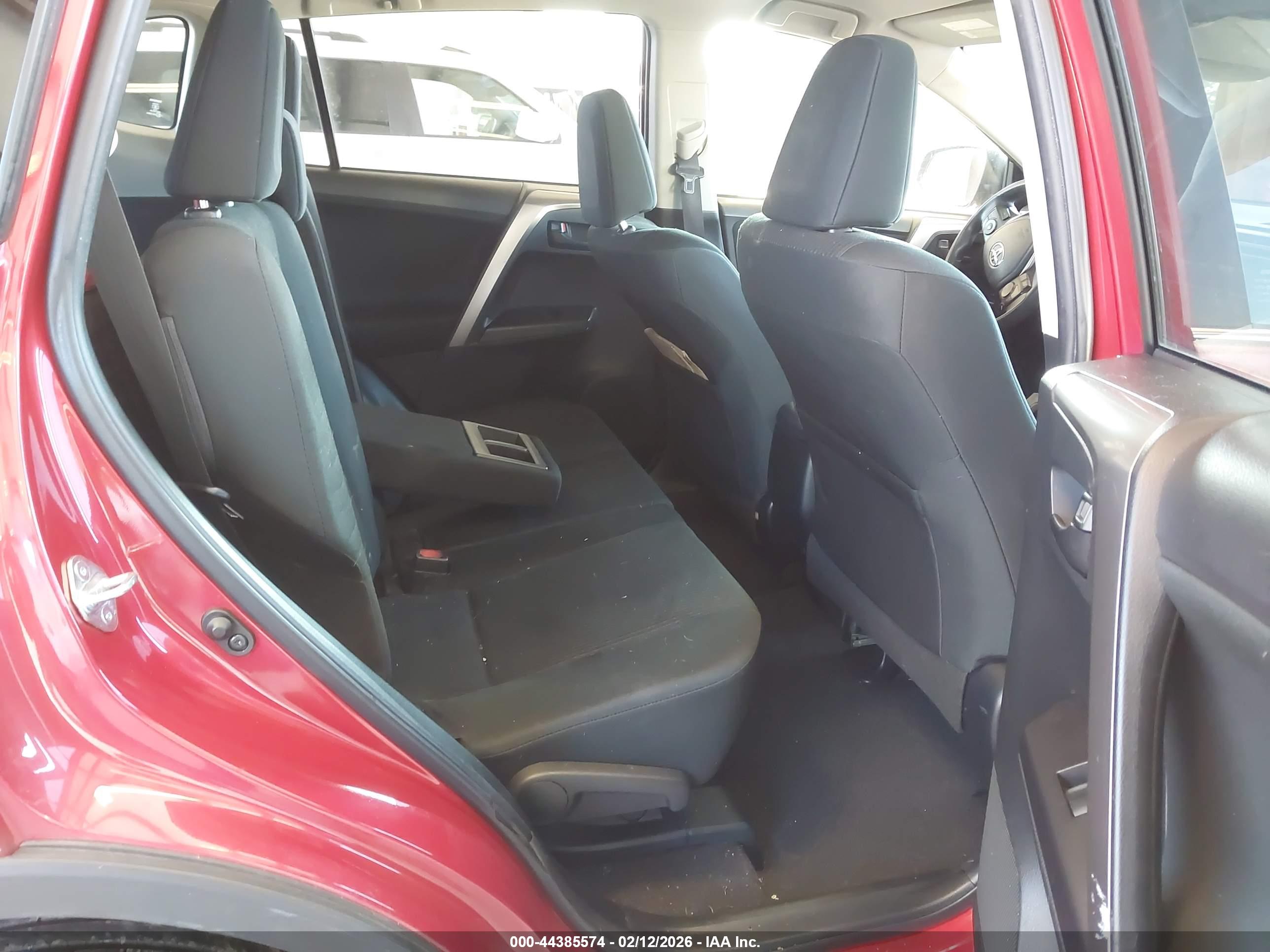TOYOTA RAV4 image 8