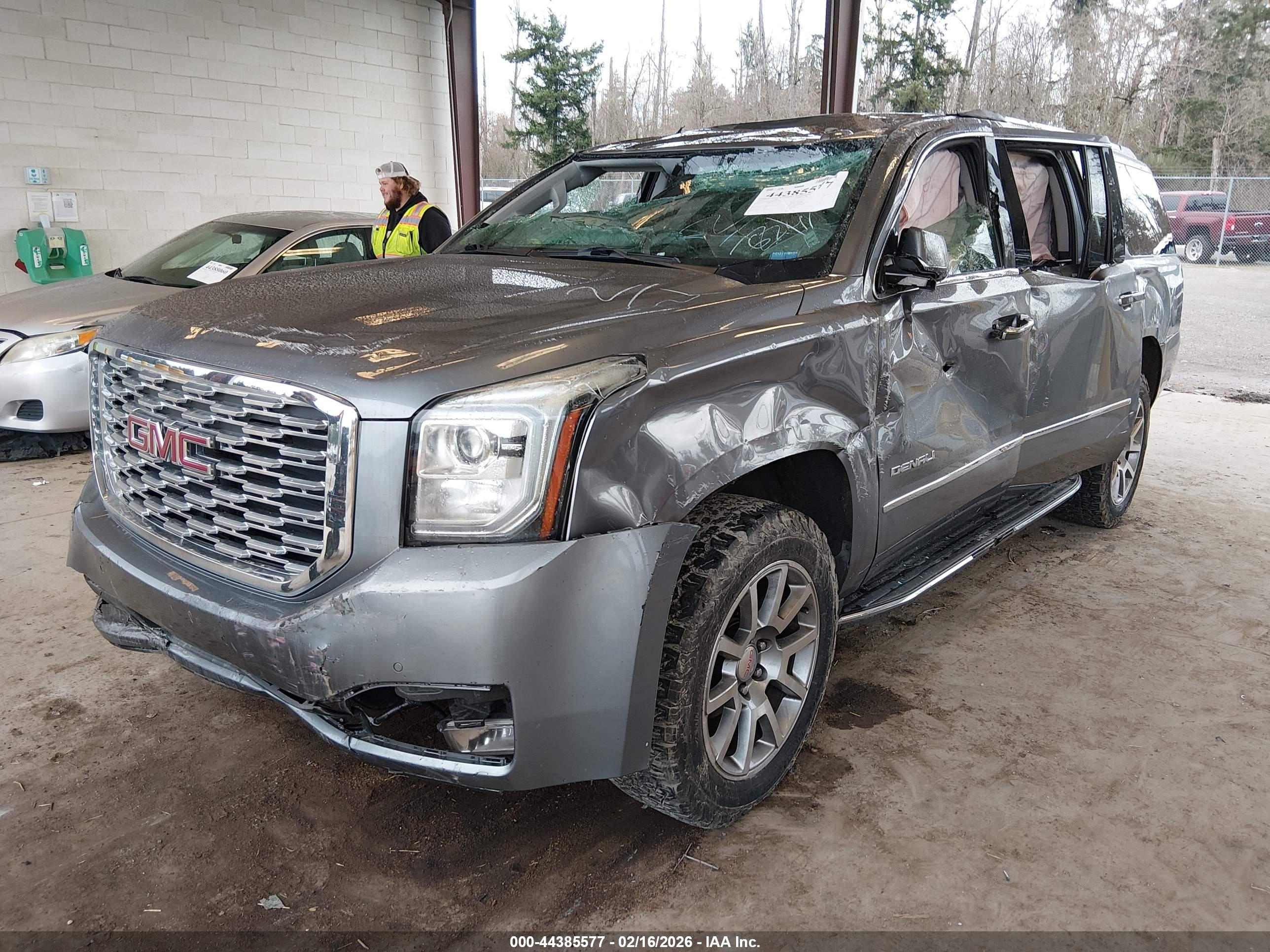 GMC YUKON image 2