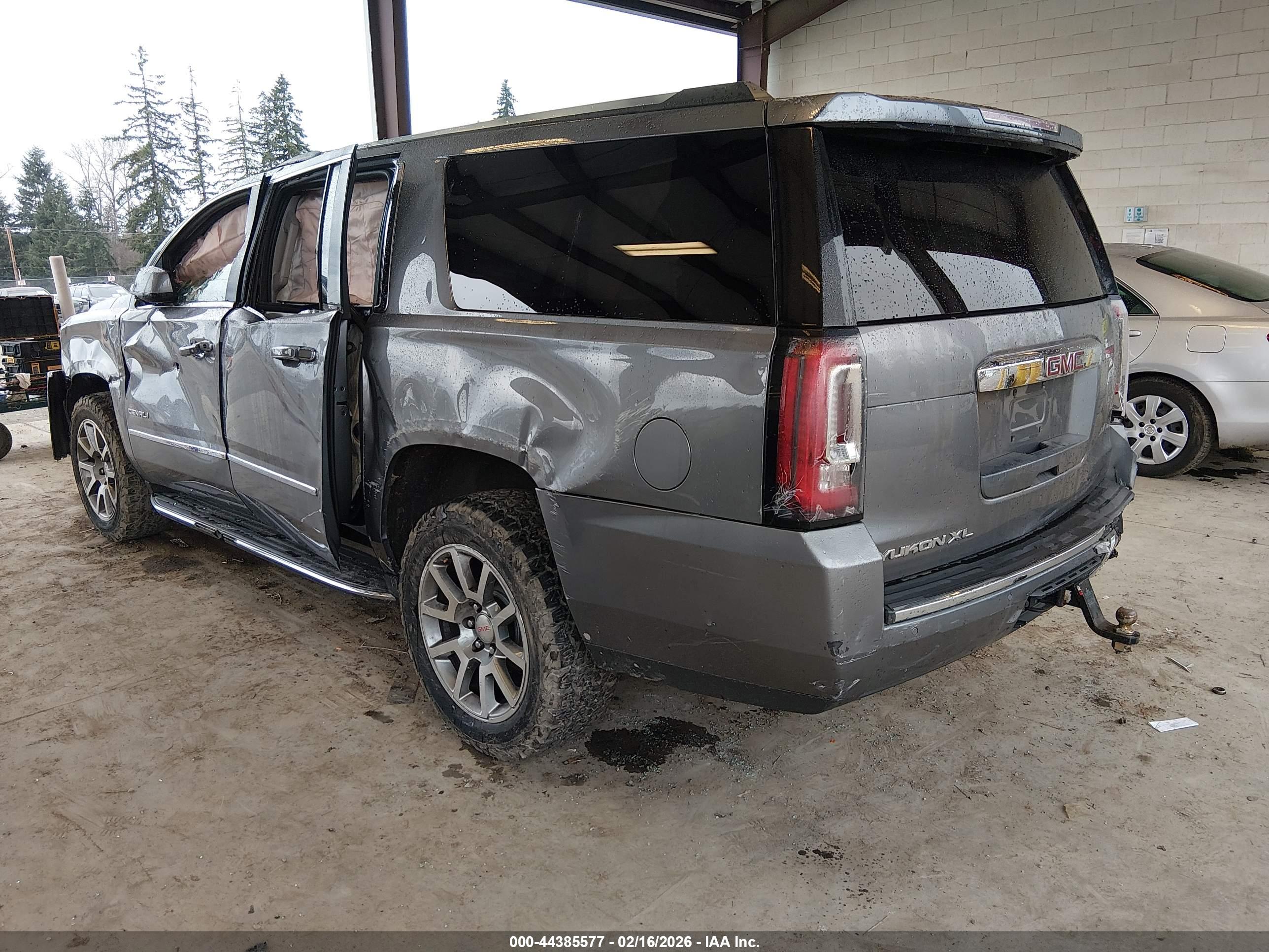 GMC YUKON image 3