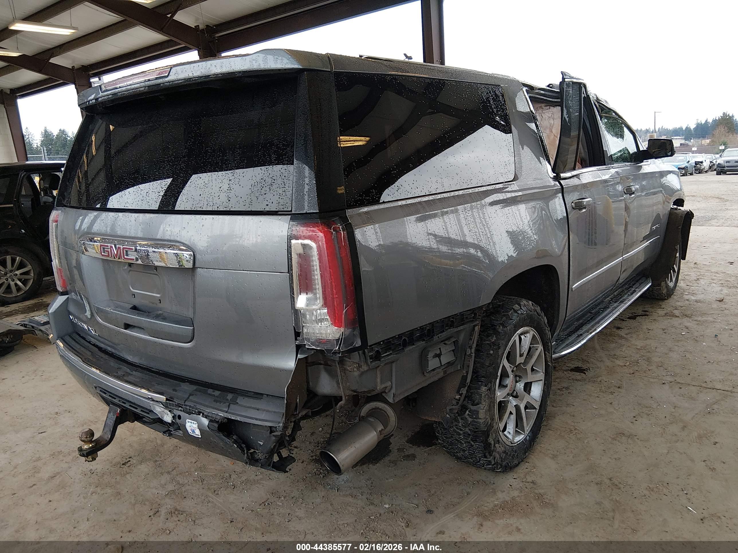 GMC YUKON image 4