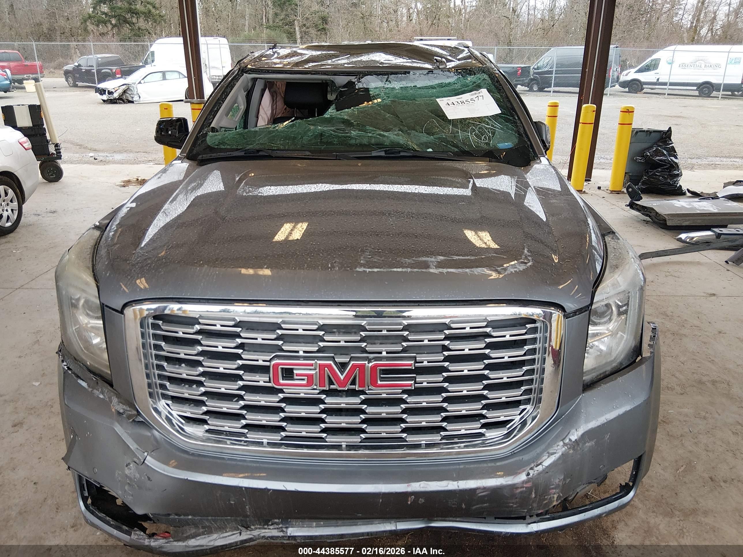 GMC YUKON image 6