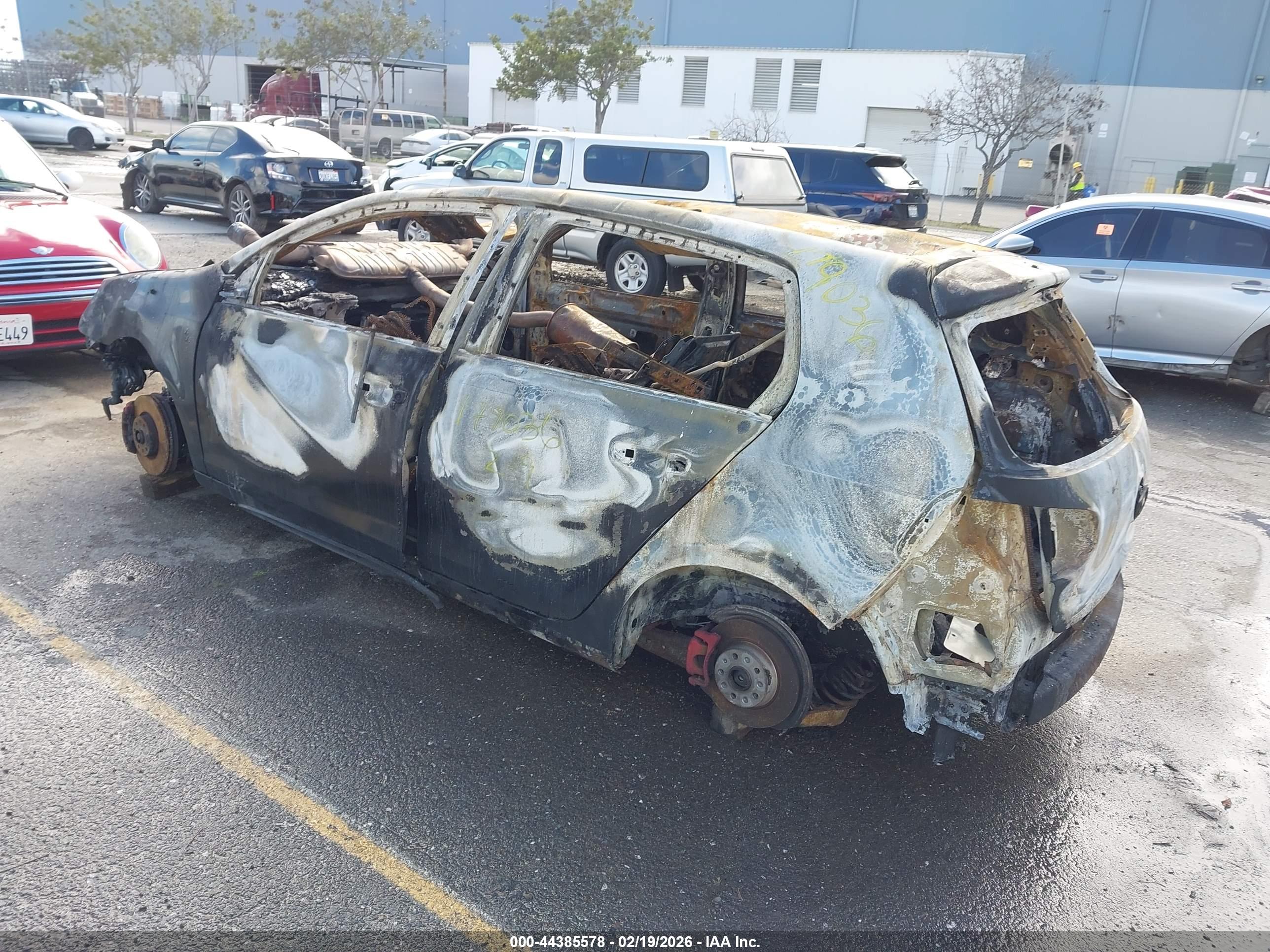 VOLKSWAGEN GTI image 3