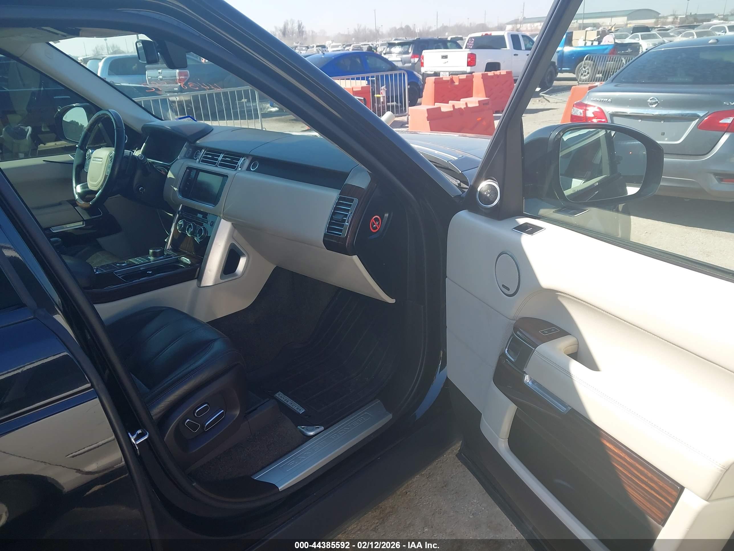 LAND ROVER image 5