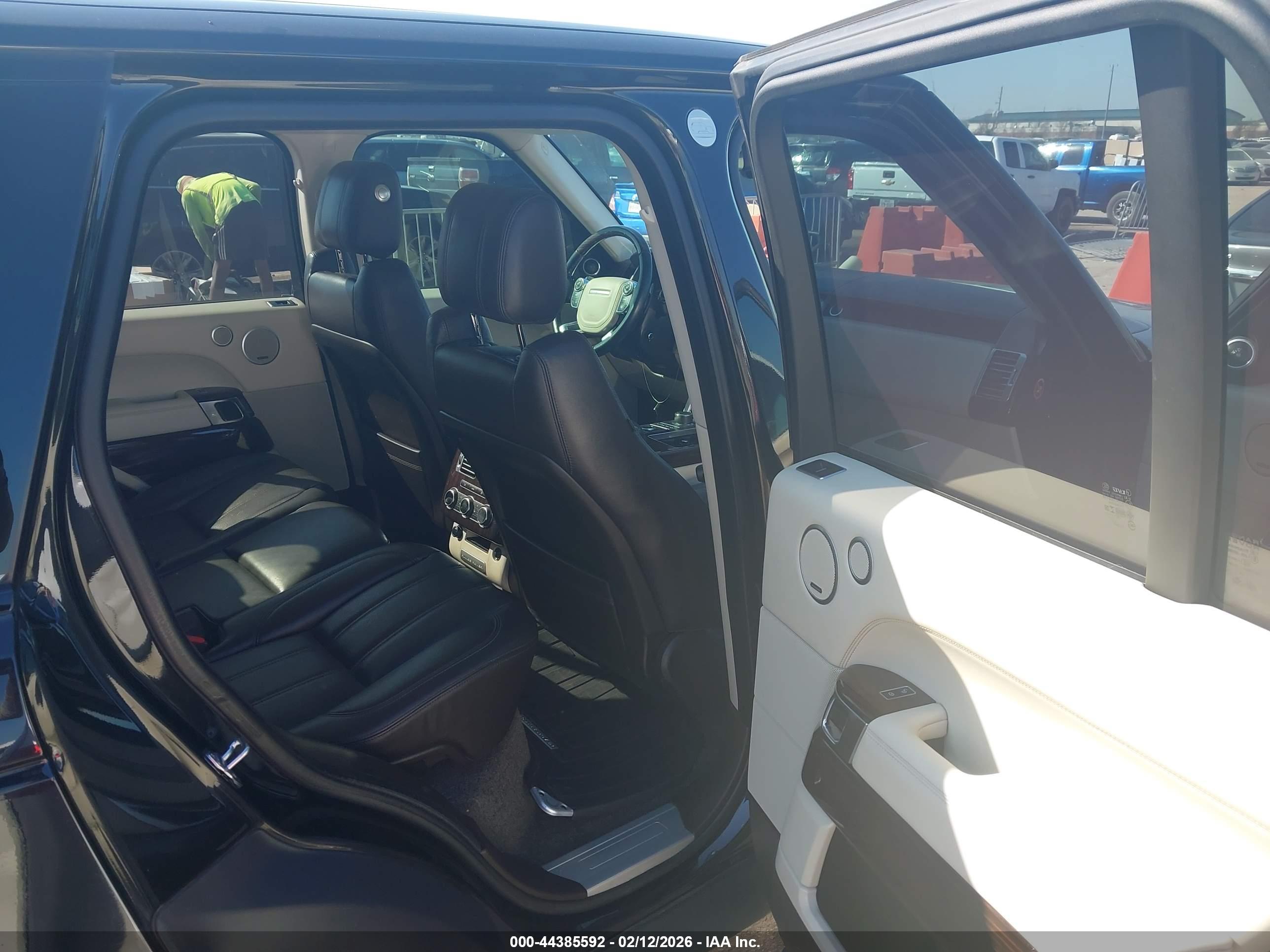 LAND ROVER image 8