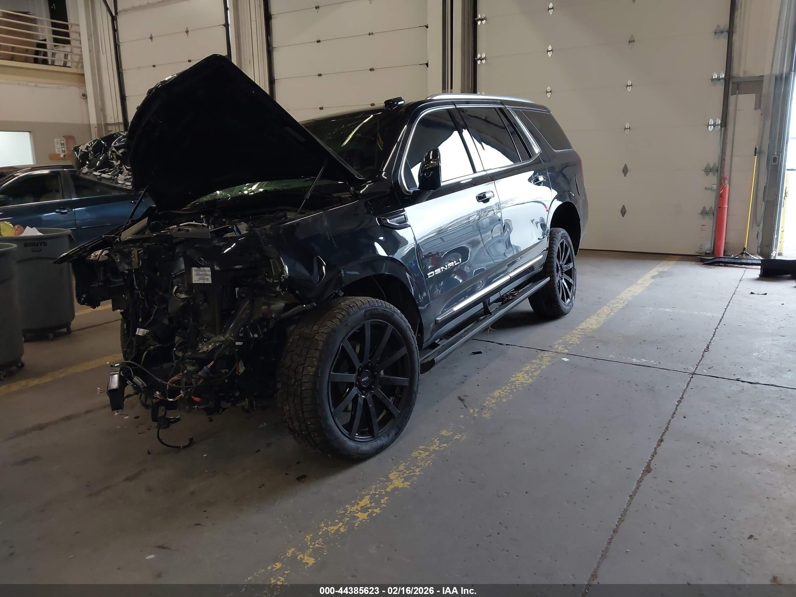 GMC YUKON image 2