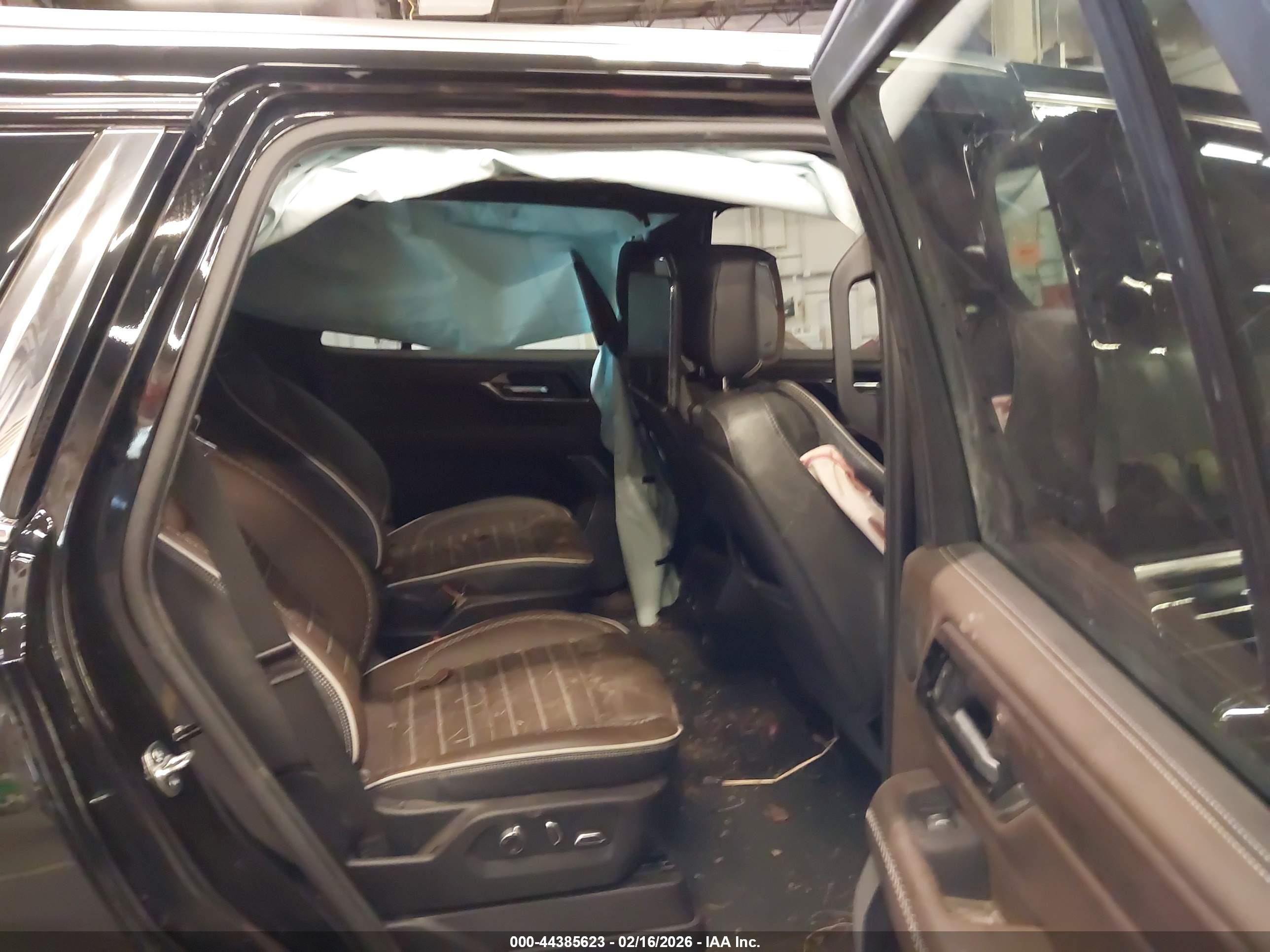 GMC YUKON image 8
