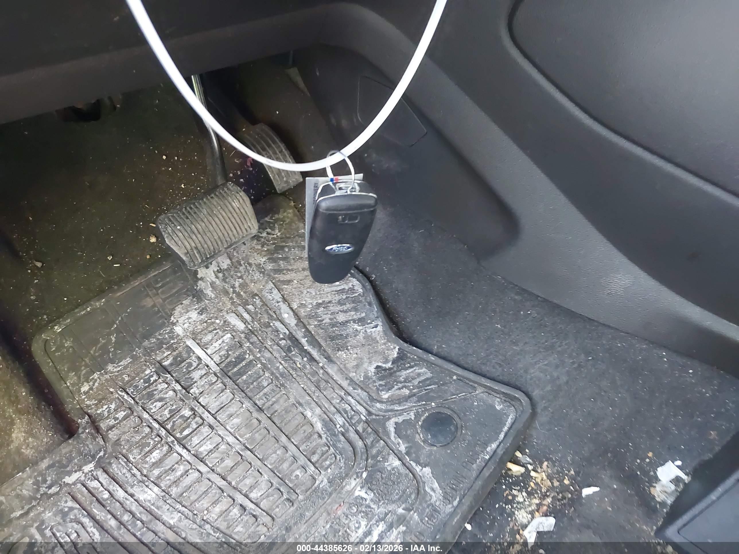 FORD ESCAPE image 11