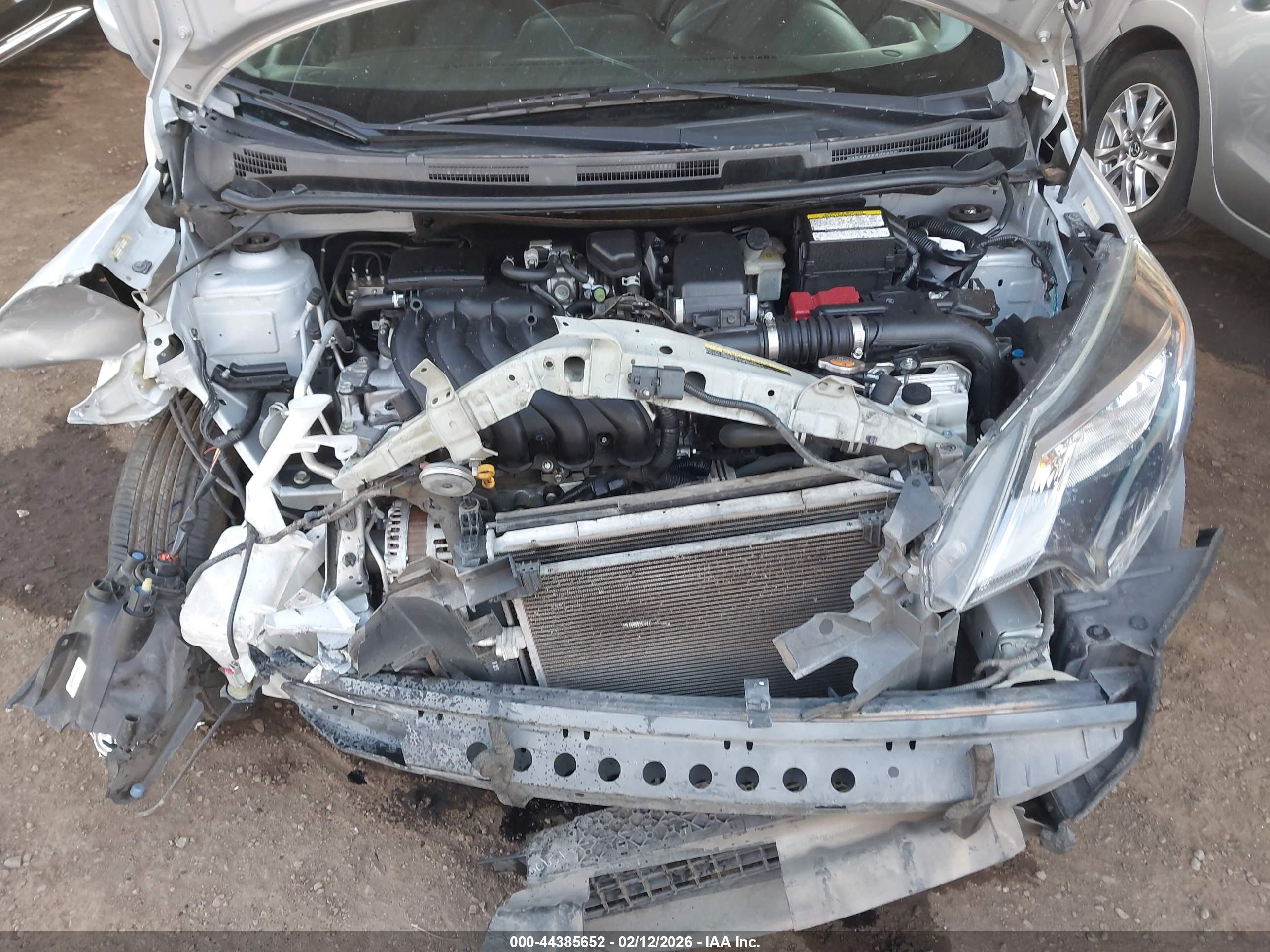 NISSAN VERSA image 10