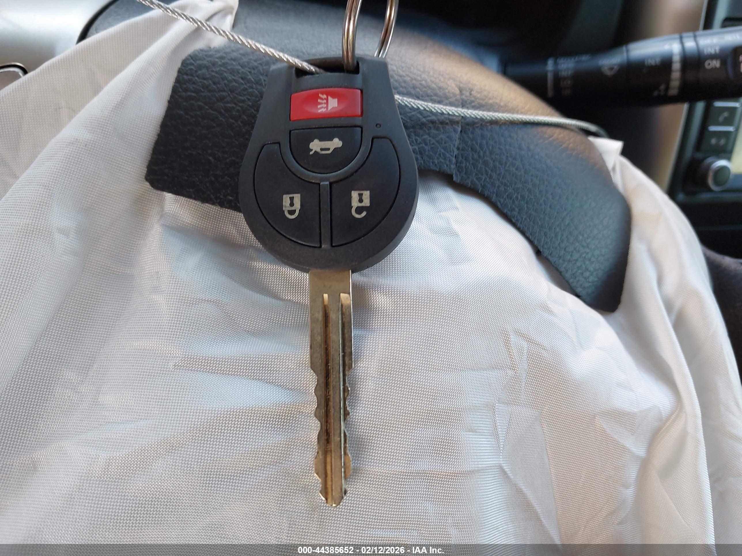 NISSAN VERSA image 11
