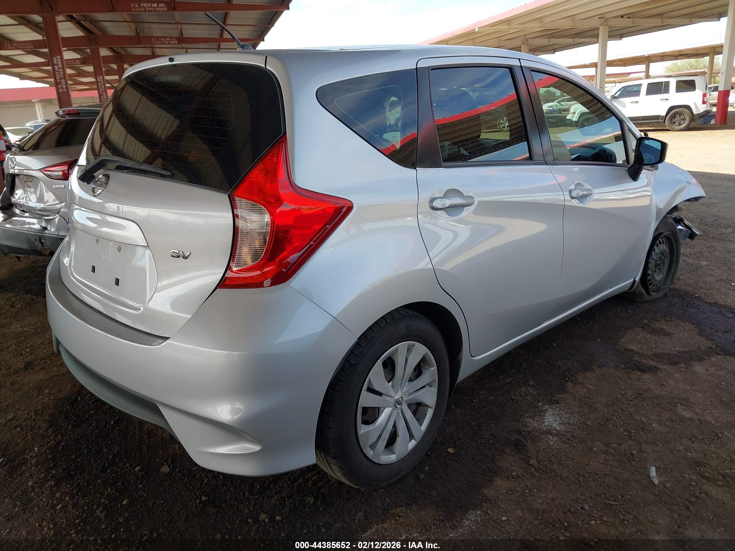 NISSAN VERSA image 4