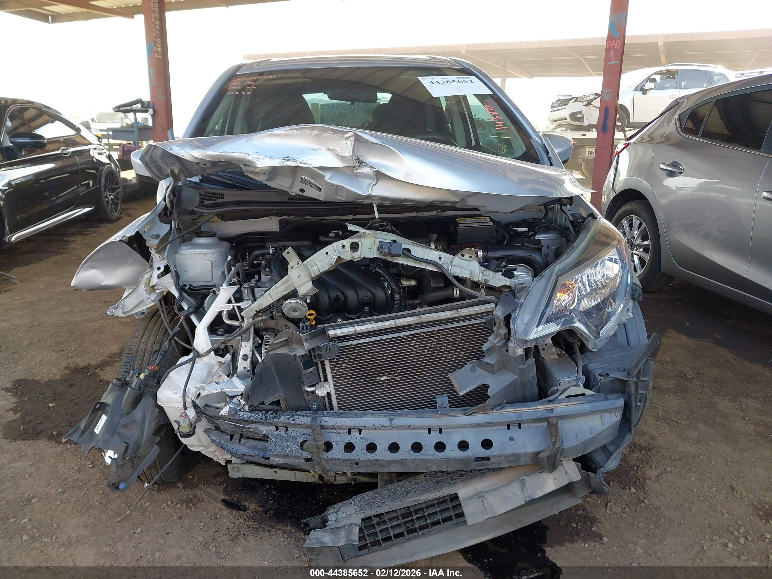 NISSAN VERSA image 6