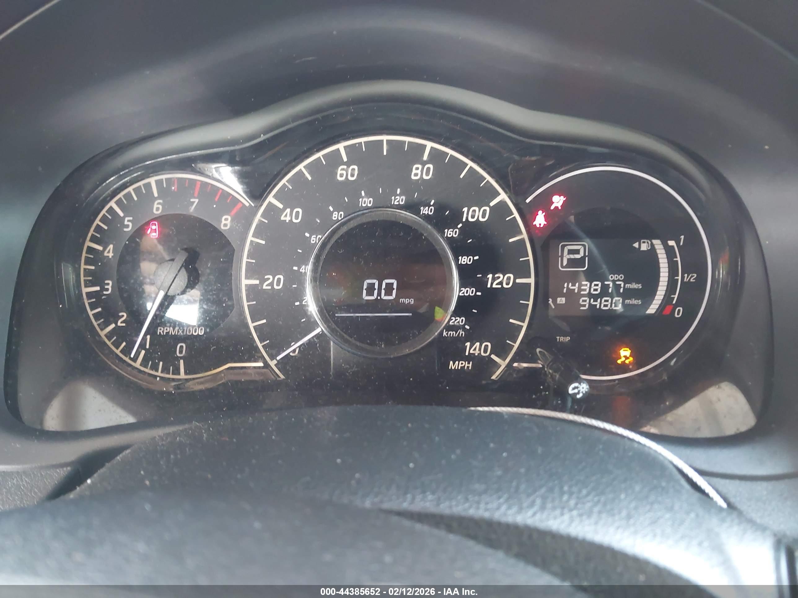 NISSAN VERSA image 7