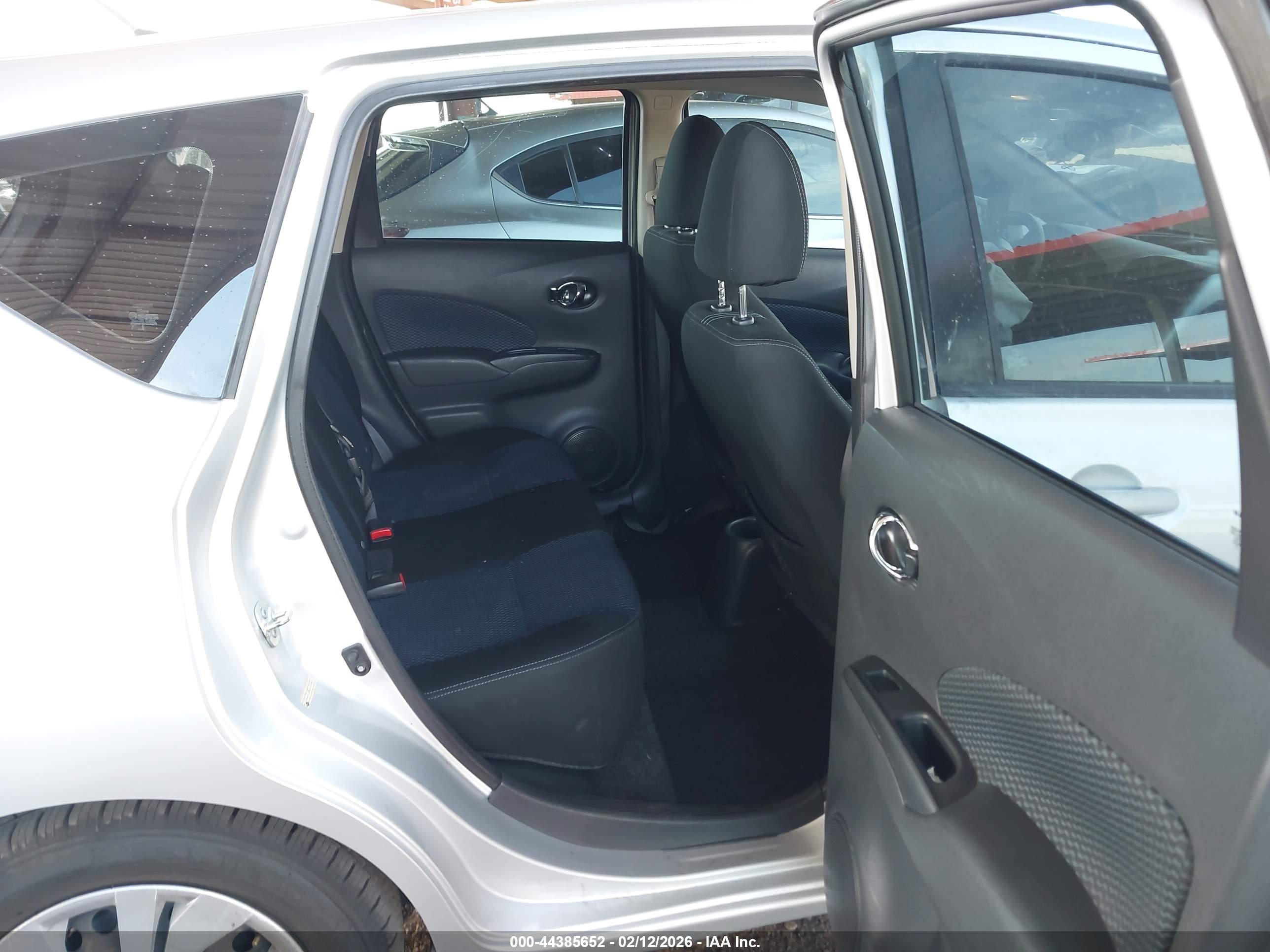 NISSAN VERSA image 8