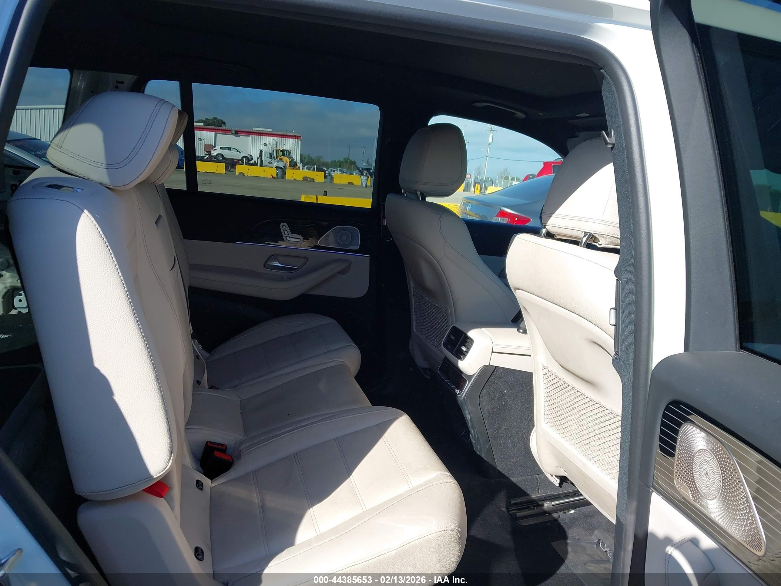 MERCEDES-BENZ GLS image 8