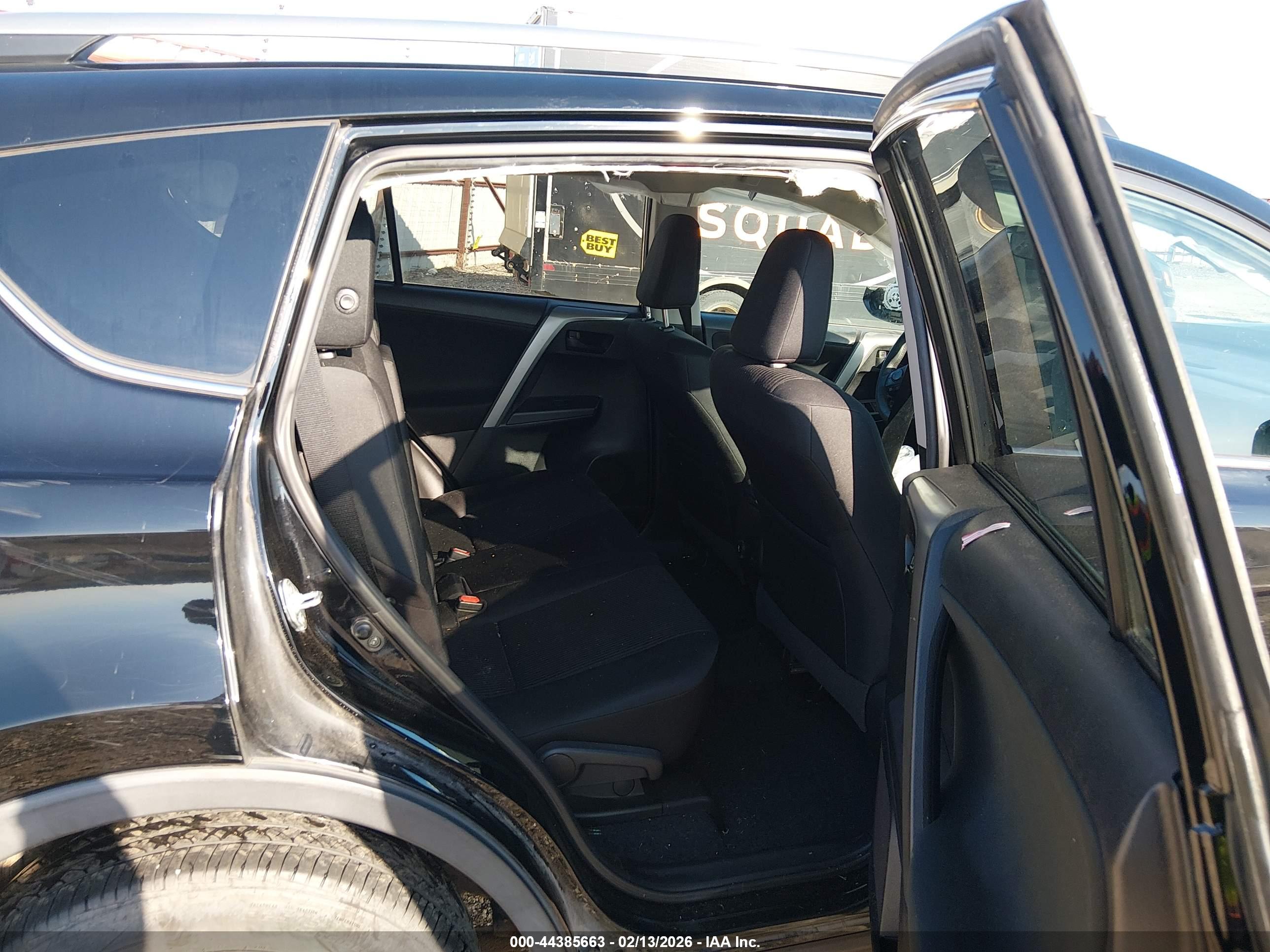 TOYOTA RAV4 image 8